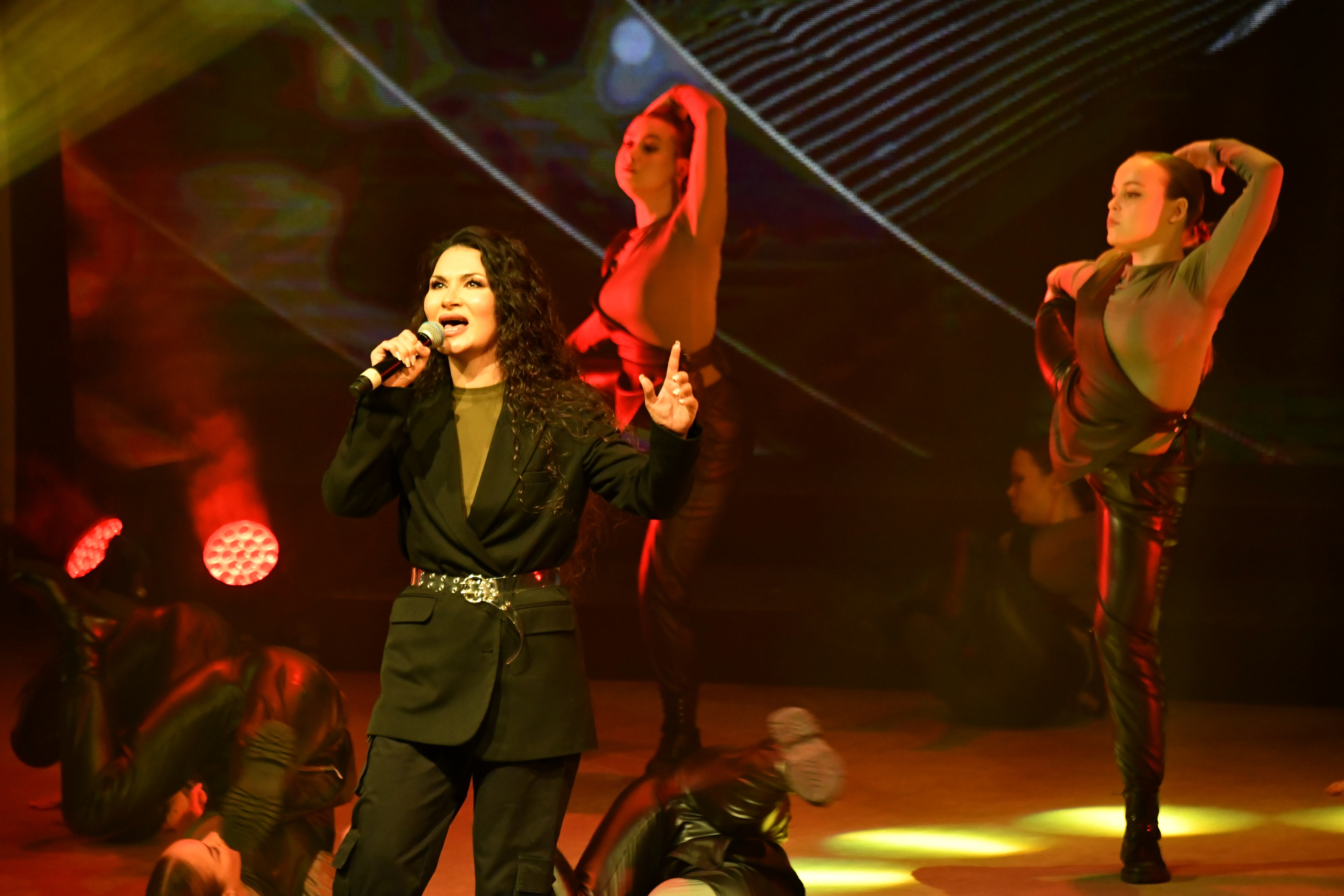 Иң әүҙем, уңған ҡатын-ҡыҙҙарҙы бүләкләнеләр