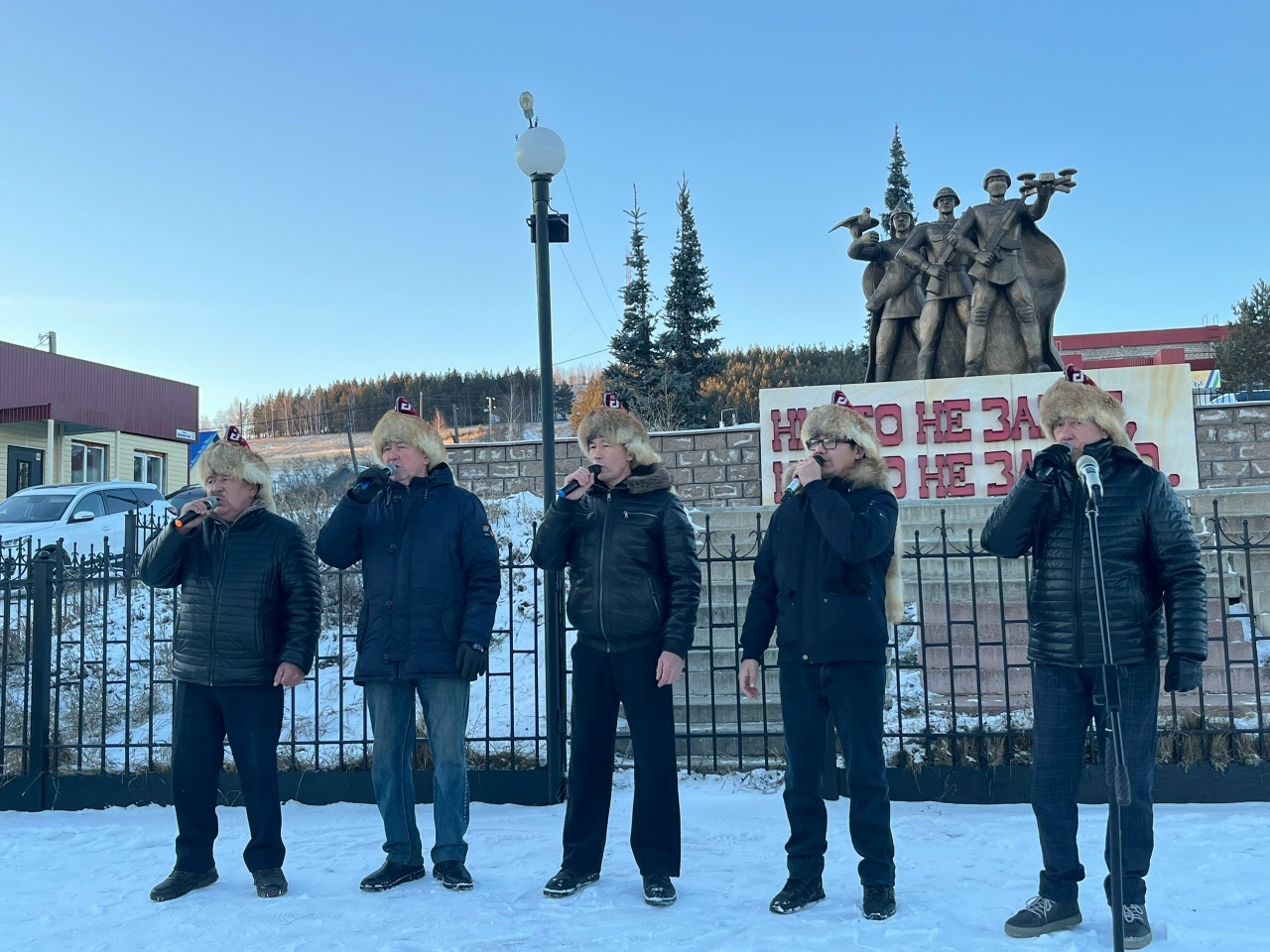 Асҡарҙа "Өс яугир"гә һәйкәл асылған