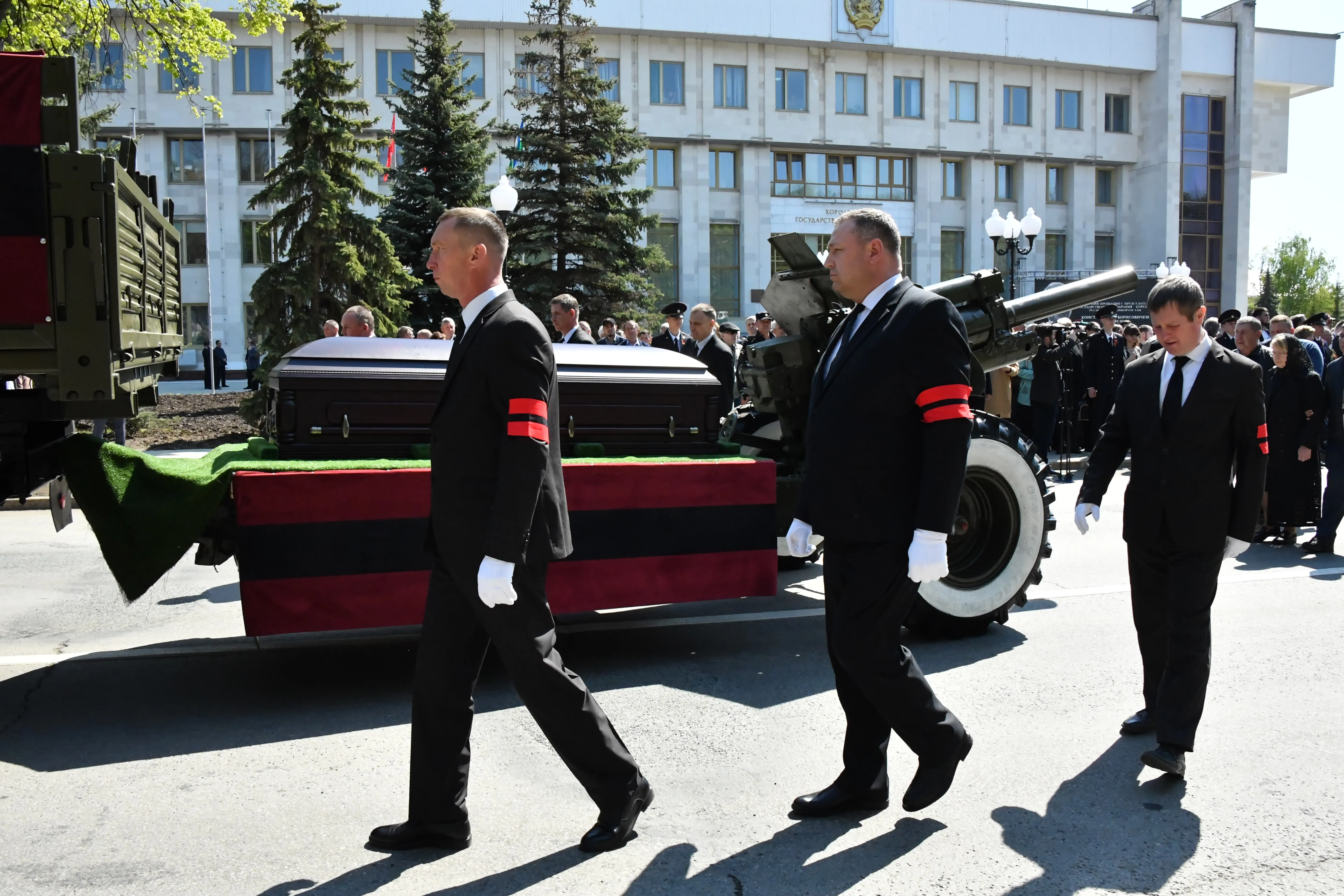 Бәхил булығыҙ, Константин Борисович