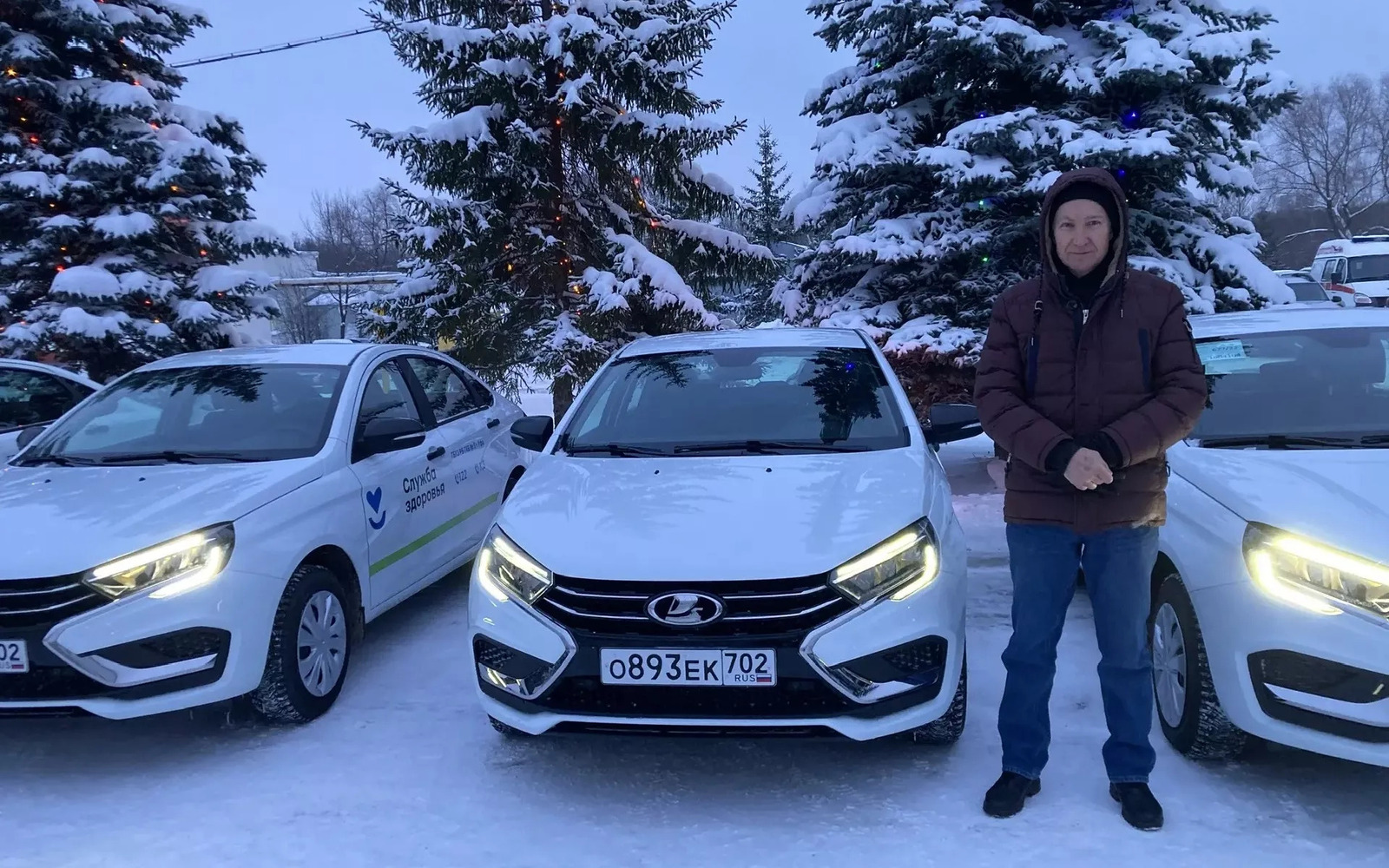 Бер юлы ике автомобиль!