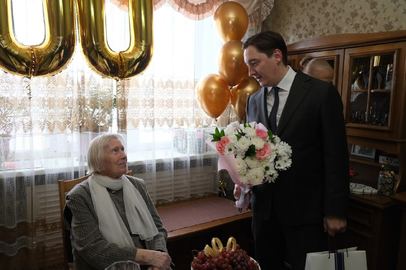 100 йәшлек ветеран оҙон ғүмерлелек серен асты