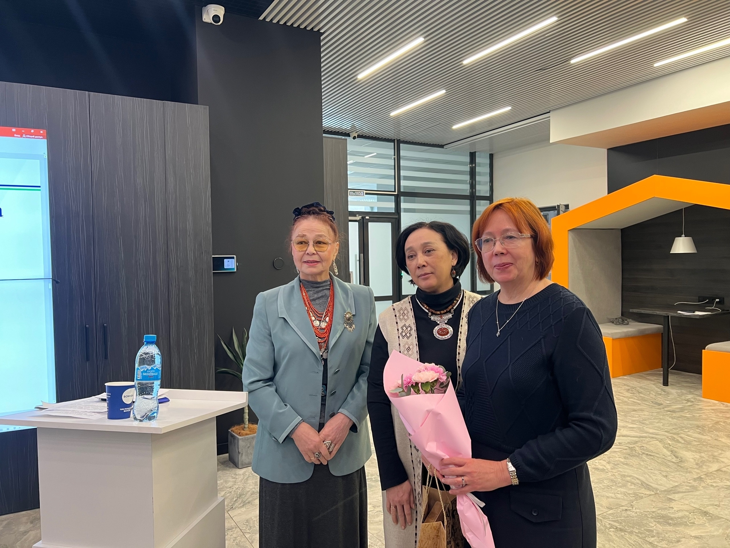 Фольклорсылар ҡорға йыйылды