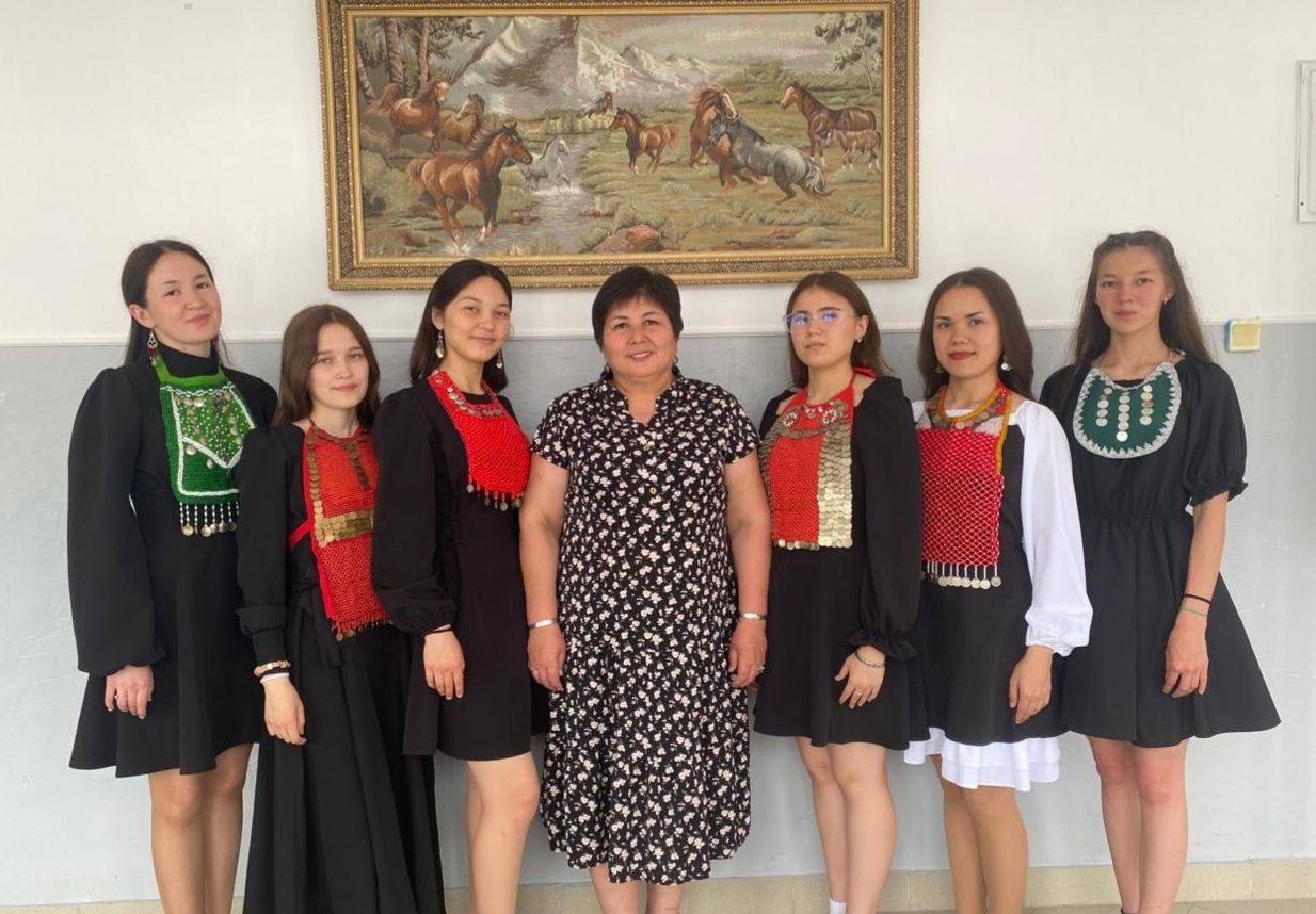 Буласаҡ уҡытыусылар тәрбиәләй