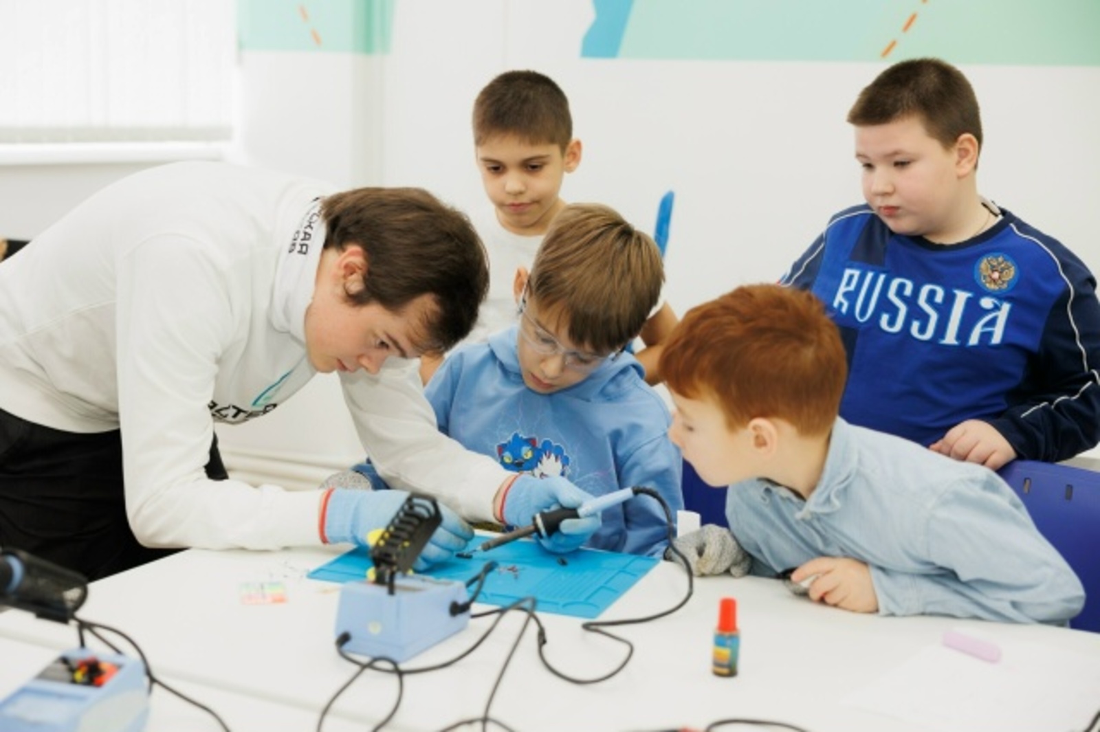 Балалар роботтар яһаны