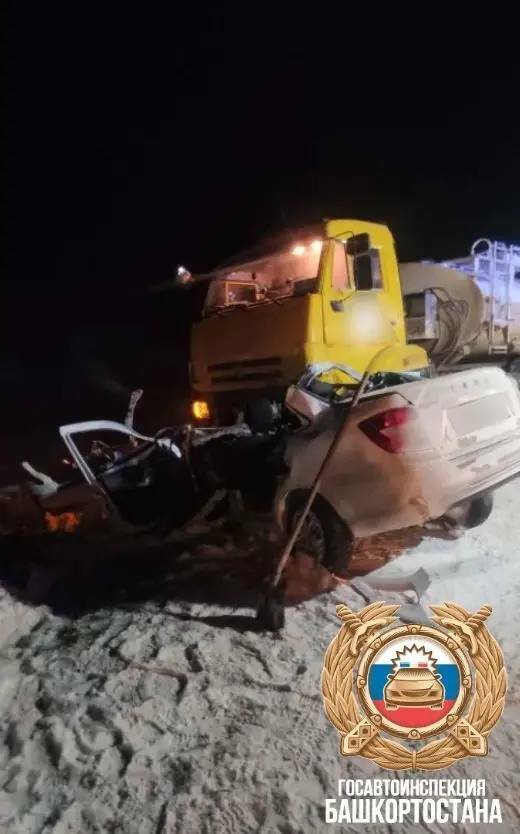 "КамАЗ" дүрт кеше ултырған автомобилде иҙгән...