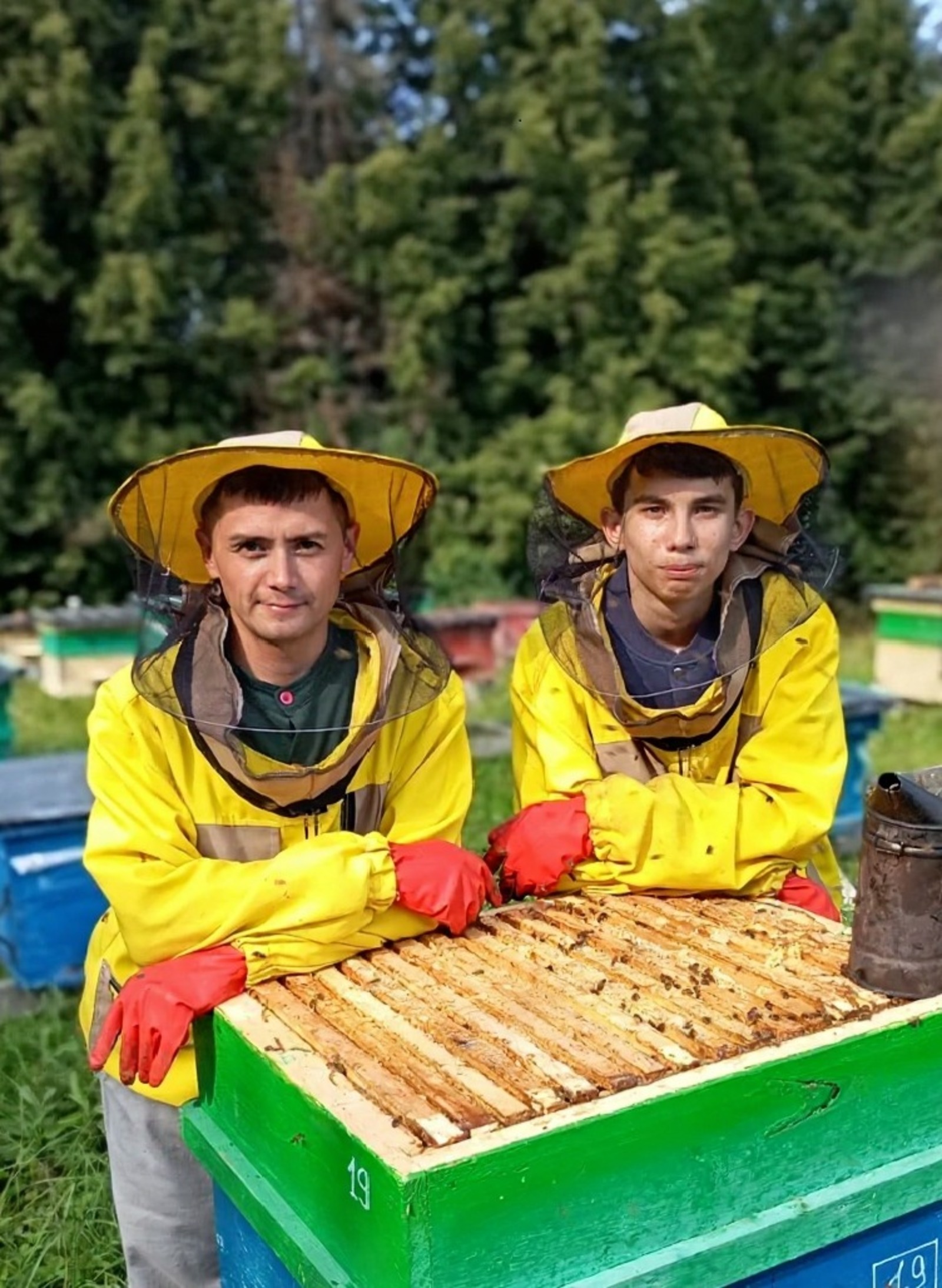 “Маңлайҙан тир ағып торһа ғына, һауыттарға бал тула”