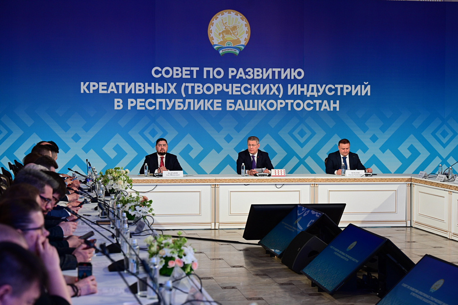 Радий Хәбиров Креатив индустрияларҙы үҫтереү буйынса совет ултырышын үткәрҙе