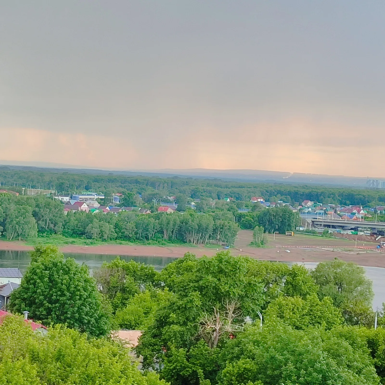 Үҙ әсәһе йылға аръяғында ғына йәшәй...