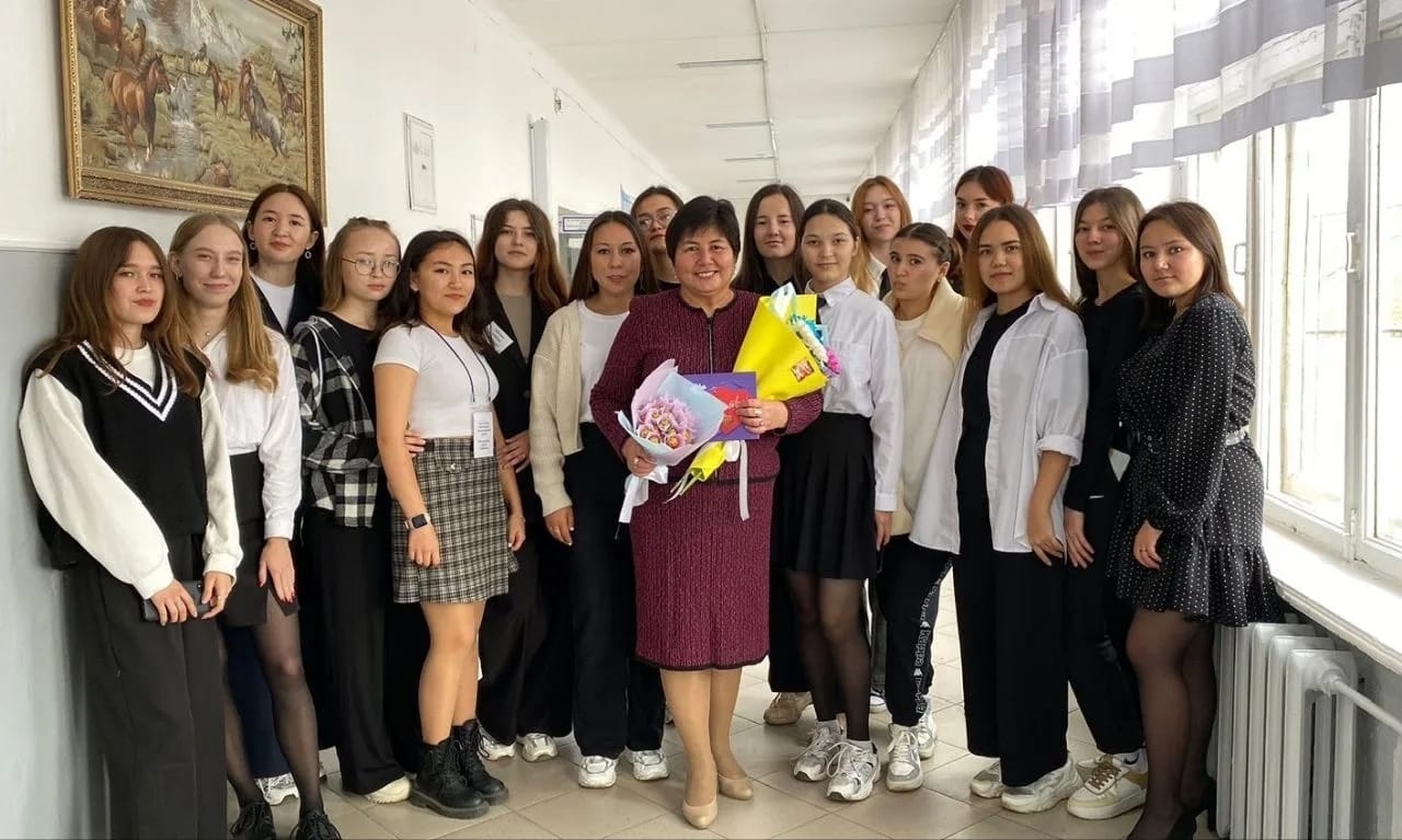 Буласаҡ уҡытыусылар тәрбиәләй