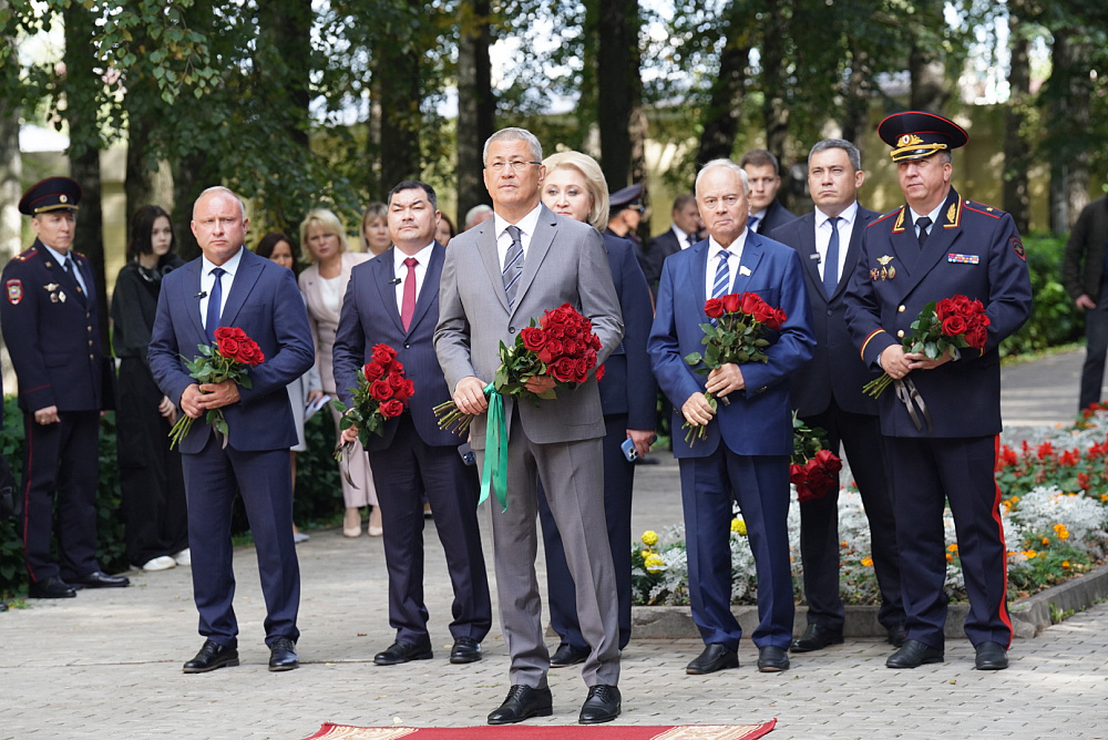 Бөрөлә Радий Хәбиров сәскә һалды