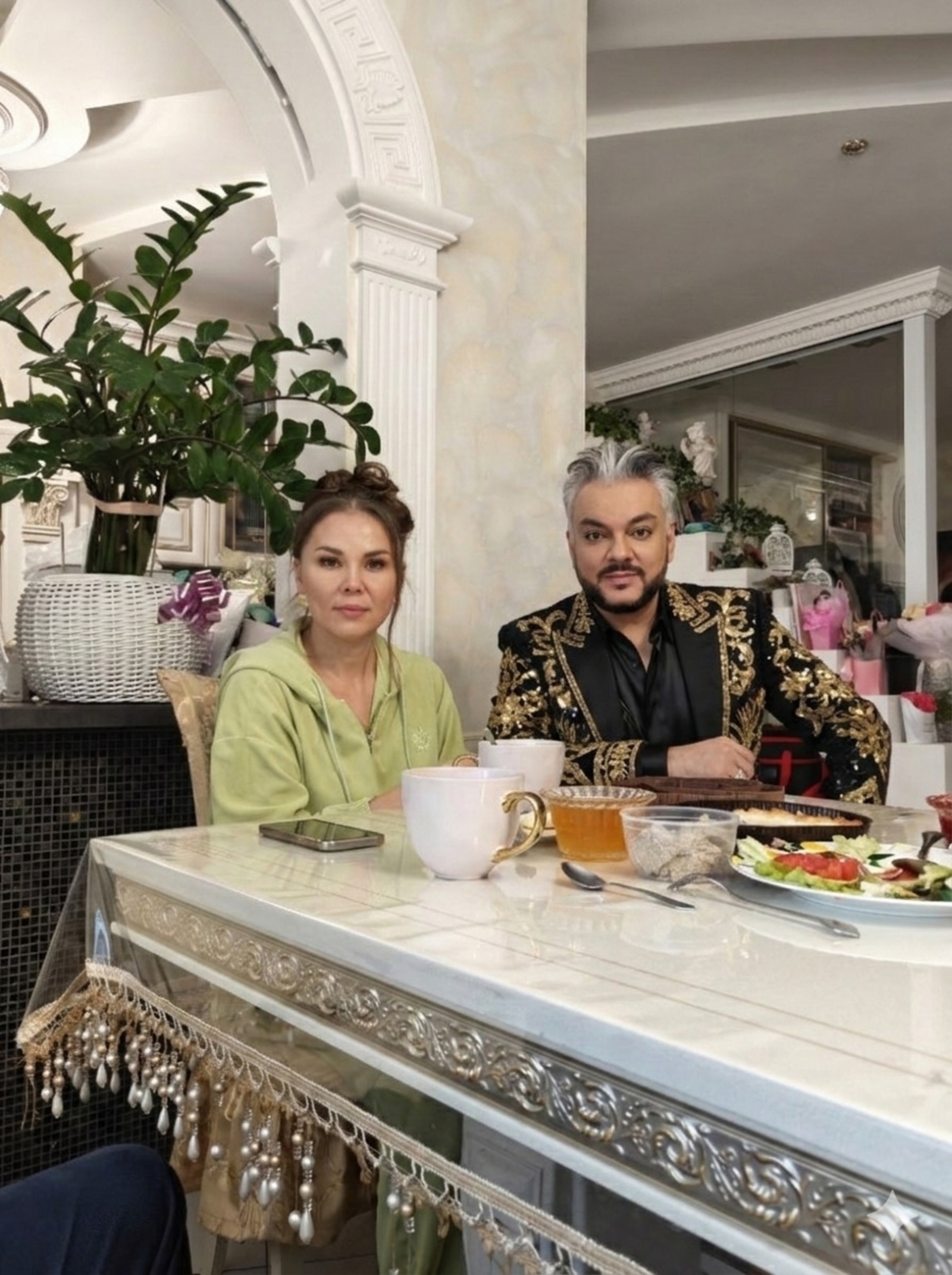 "Әнием бешергән шәнгәне маҡтай-маҡтай ашаны"