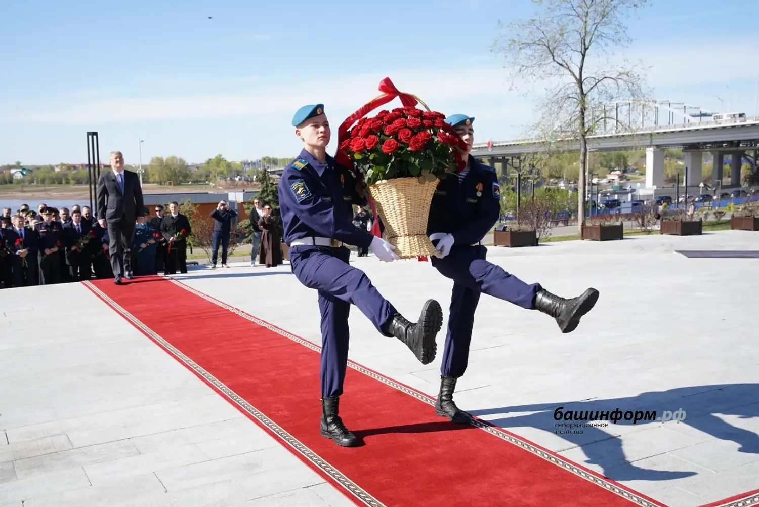 Илебеҙ мәнфәғәтендә эш итеү – иң ҡиммәтле ғәмәл