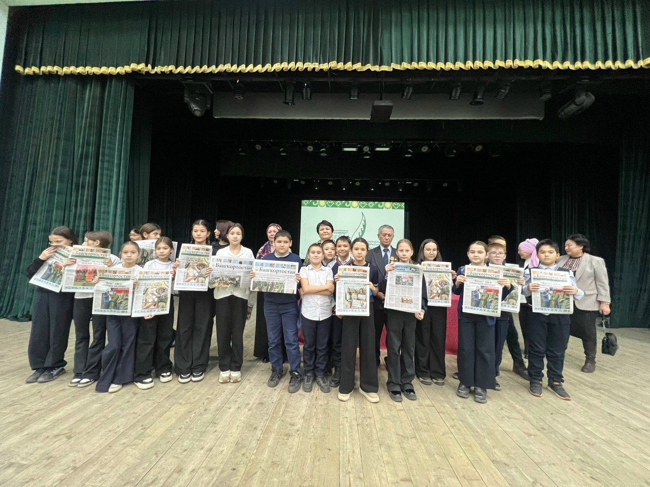 Балалар шиғыр ярата