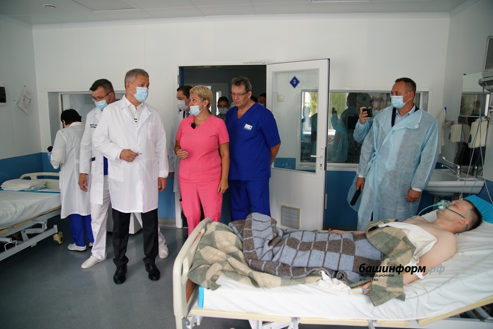 Радий Хәбиров шартлауҙан зыян күреүселәр янына килде