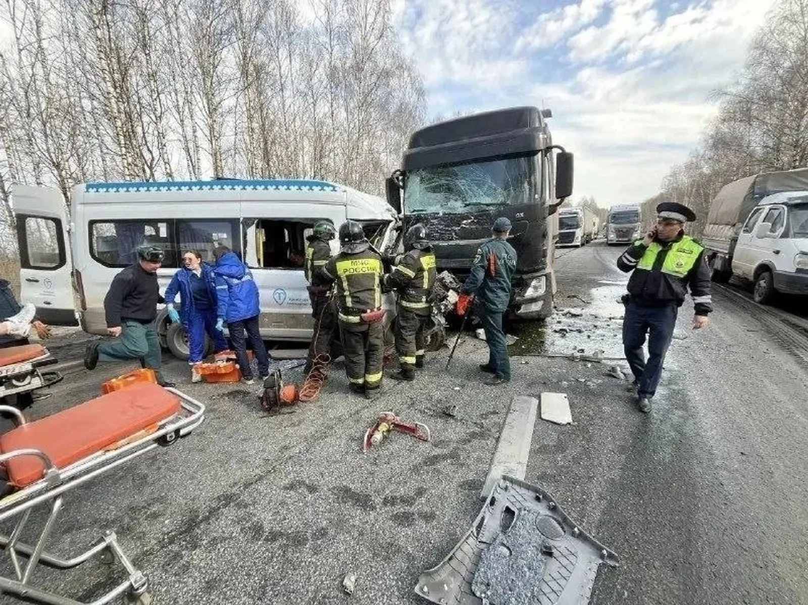 Автобус йөк машинаһы менән бәрелешкән: бер кеше һәләк булған