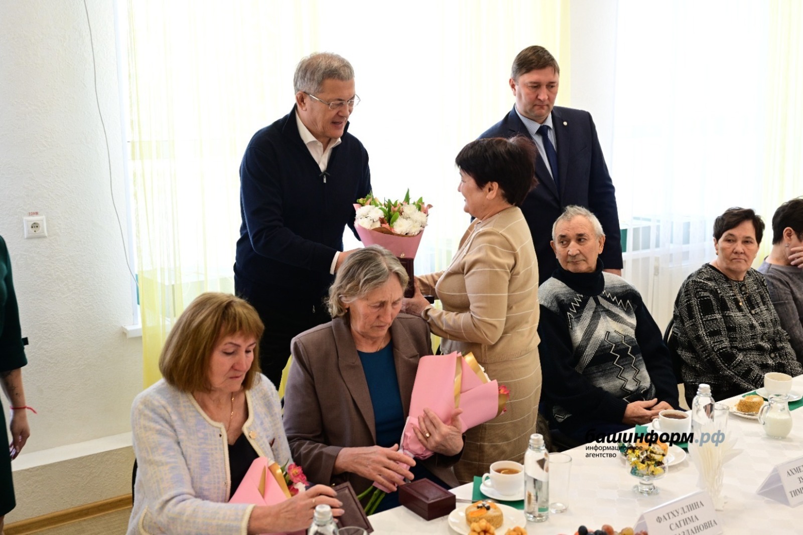 Радий Хәбиров  Шайморатов ордендарын тапшырҙы