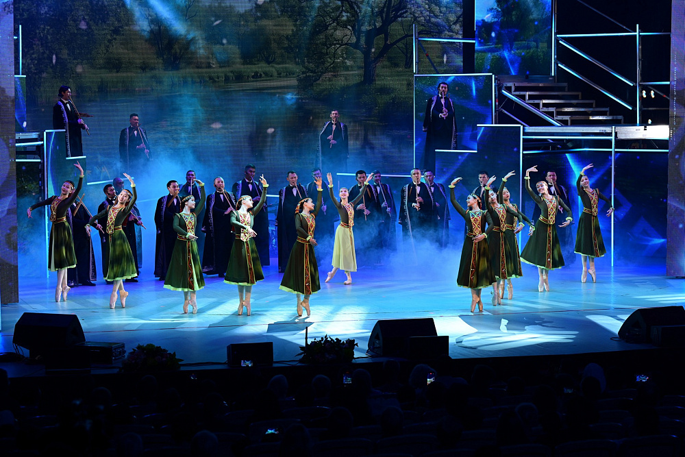 "Ҡурай көнө"ндә Радий Хәбиров Дәүләт ҡурайсылар ансамбленең концертында булды