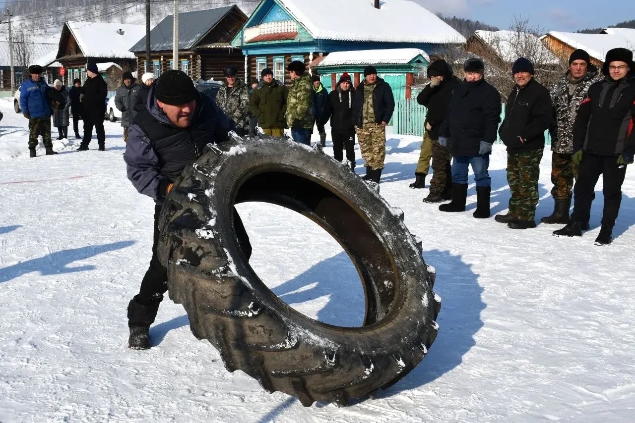 Ауыл батырҙары машина ла һөйрәне, бүрәнә лә күтәрҙе