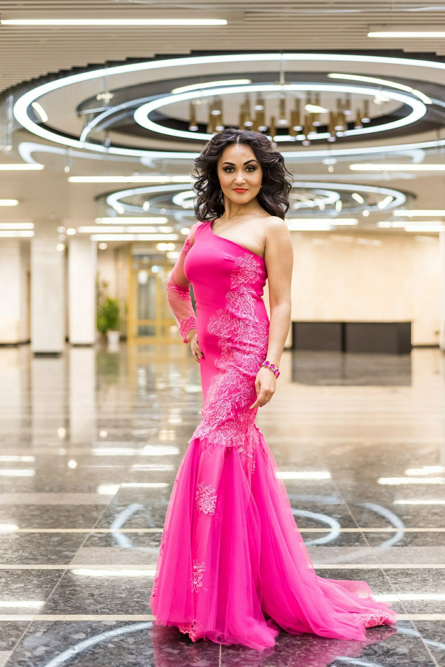 Йырсы Альбина Килдейәрованың сәхнә костюмдарын кем теккәнен беләһегеҙме?