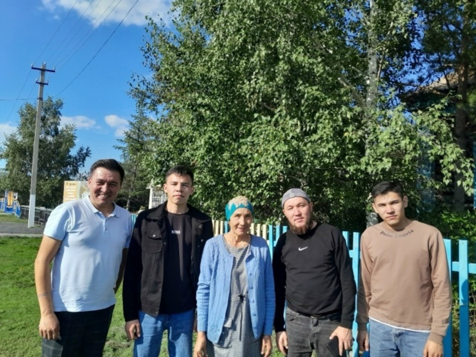 Бер ғаиләнән - дүрт йырсы егет!