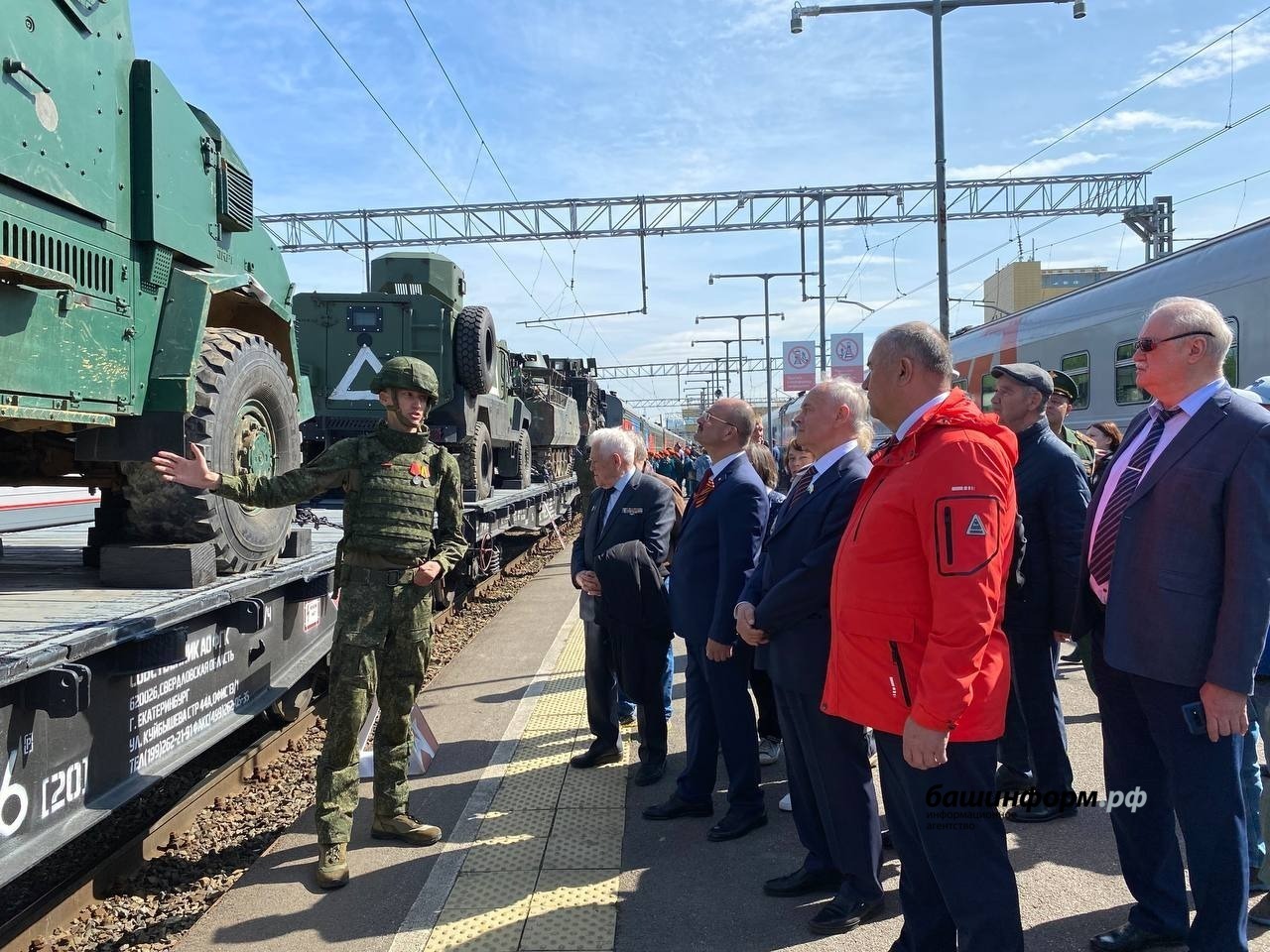 Өфөгә хәрби трофей техникаһы килтерелде