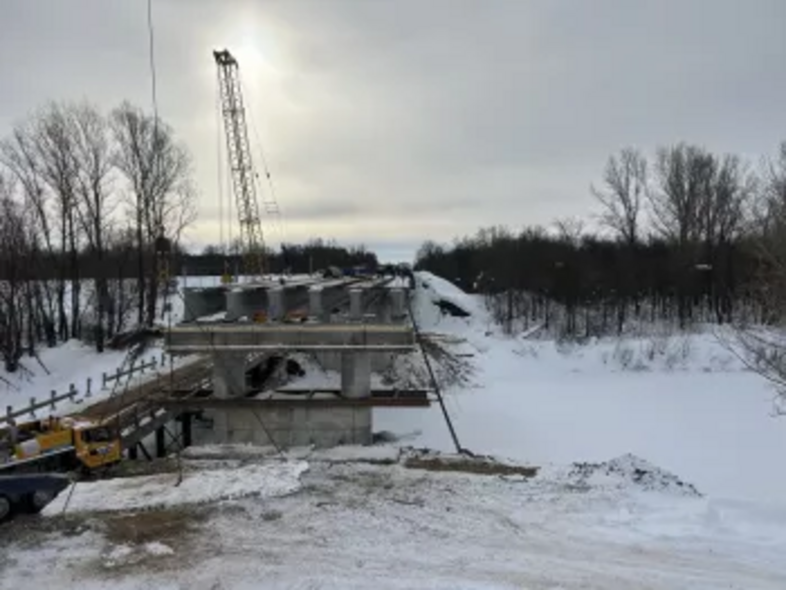 Тере Танып йылғаһы аша күперҙе йүнәтәләр