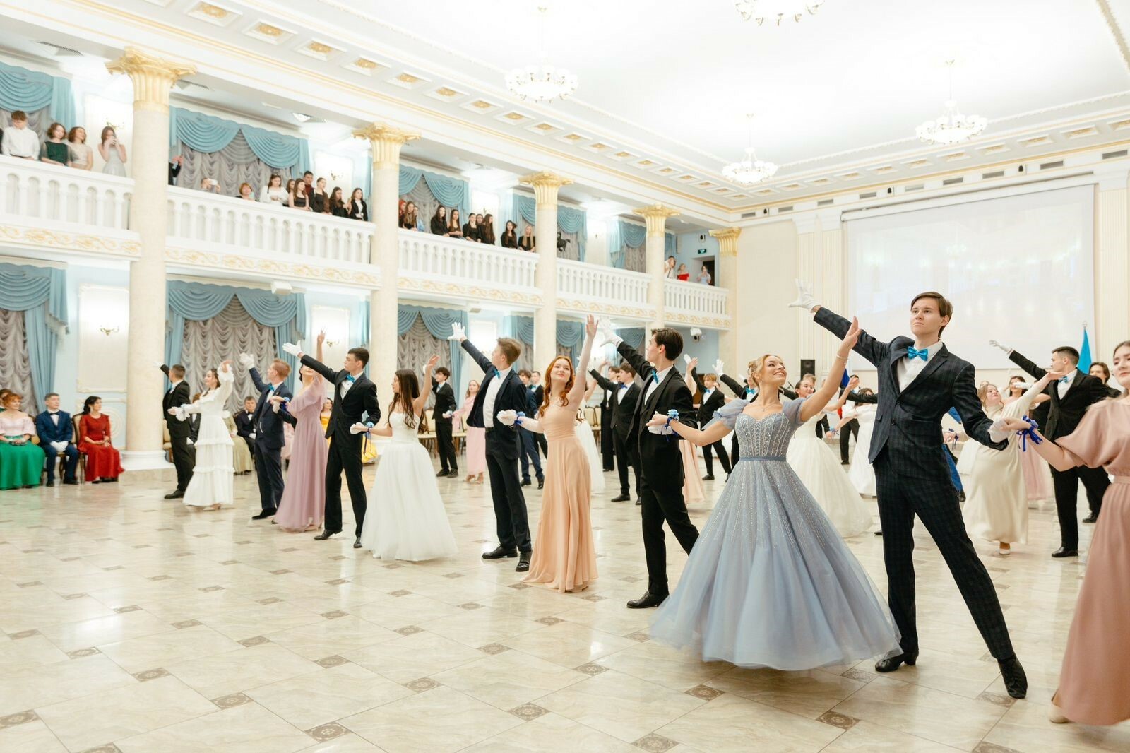 Вуз-ара кампус резиденттары студенттары бал королеваһы һәм короле булды