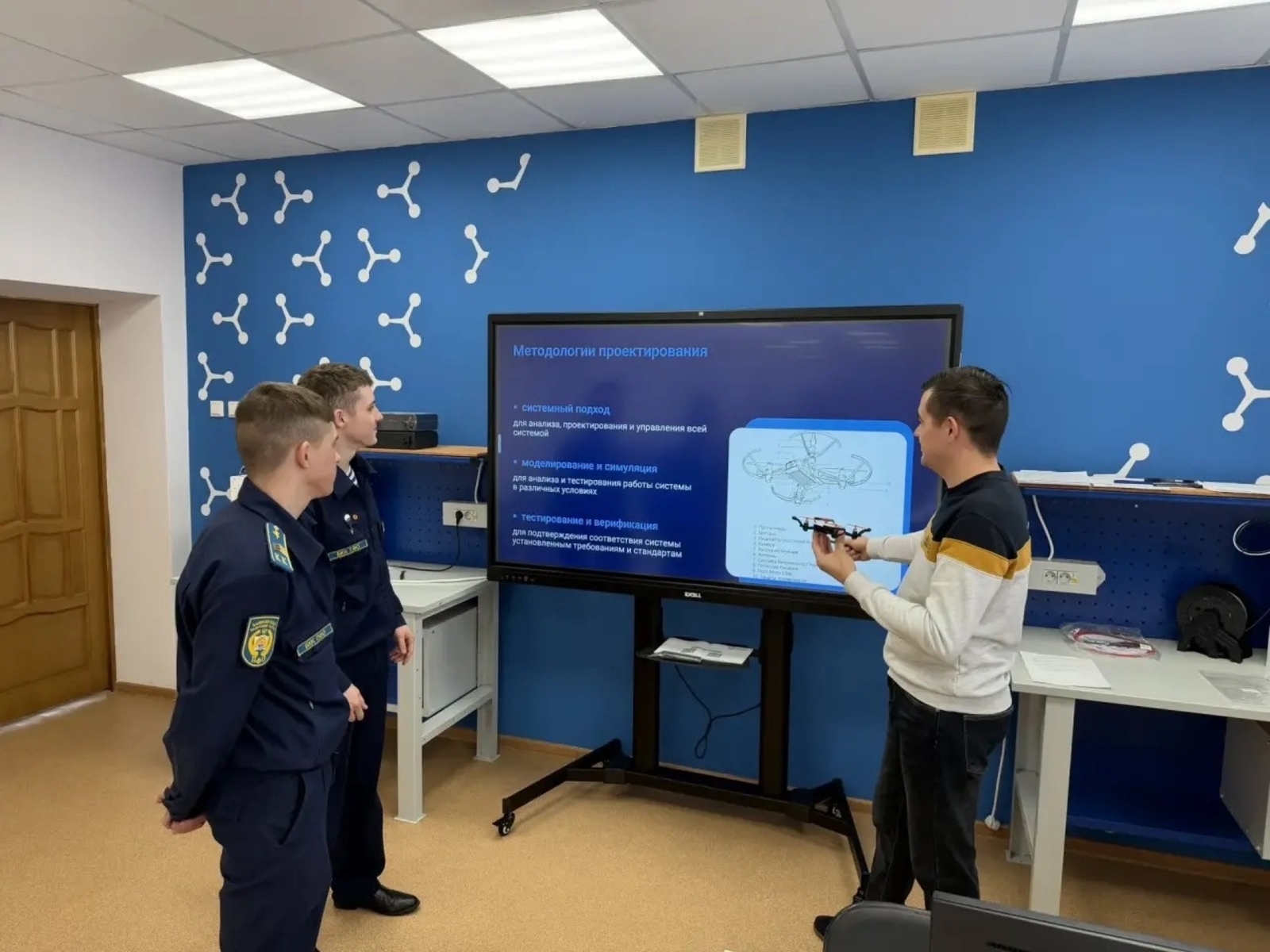 Кадеттар пилотһыҙ авиация системаларын өйрәнә