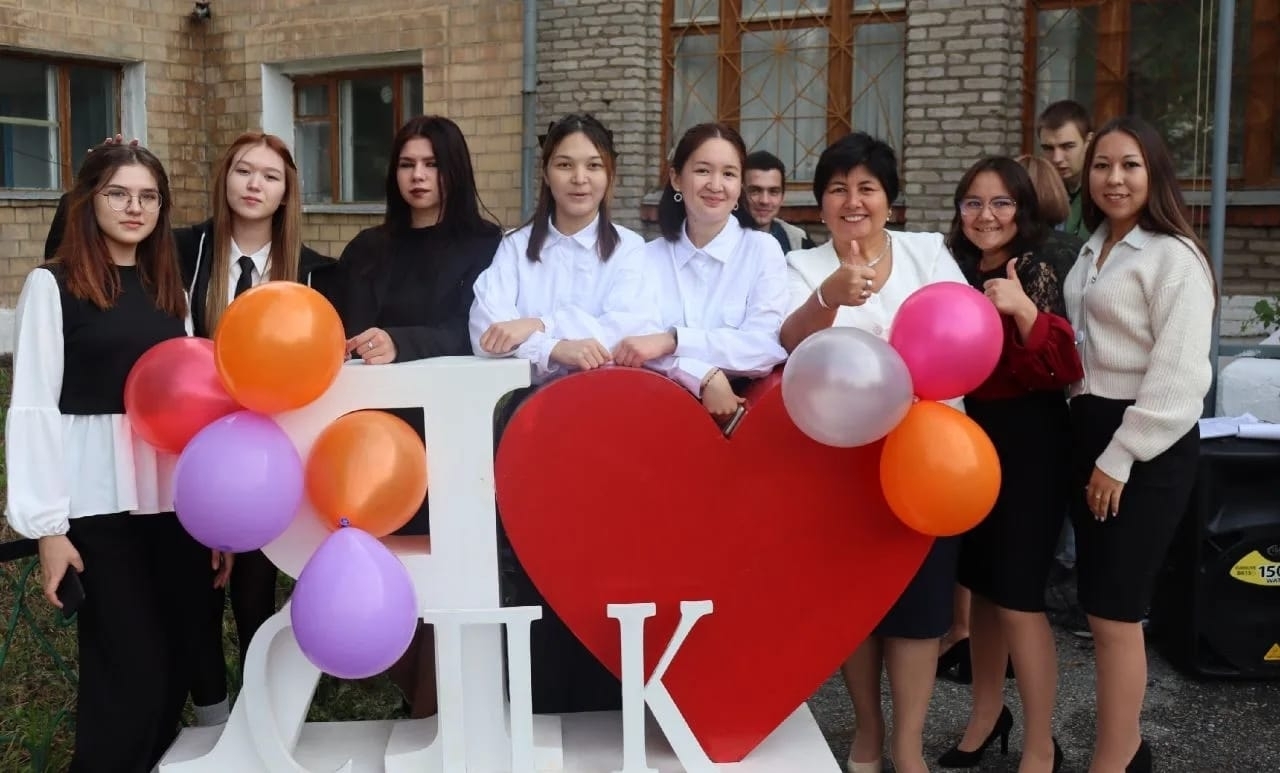 Буласаҡ уҡытыусылар тәрбиәләй