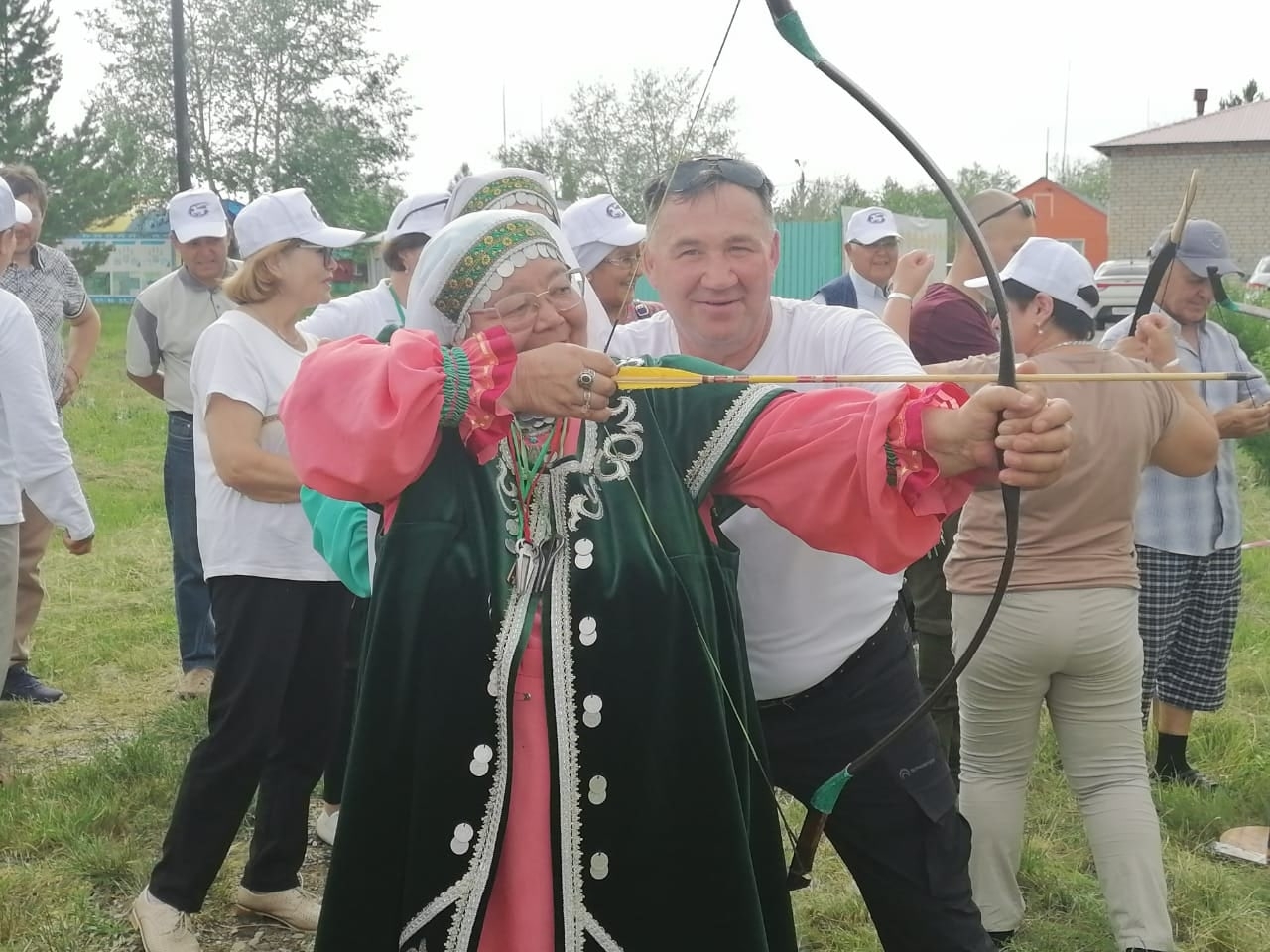 Оҫта ҡумыҙсы ла, хажиә лә, халыҡ дауалаусыһы ла