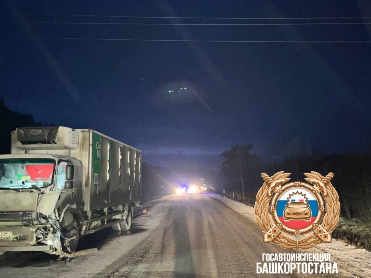 Оло фажиғә: машинала ата-әсәһе менән биш бала китеп барған...