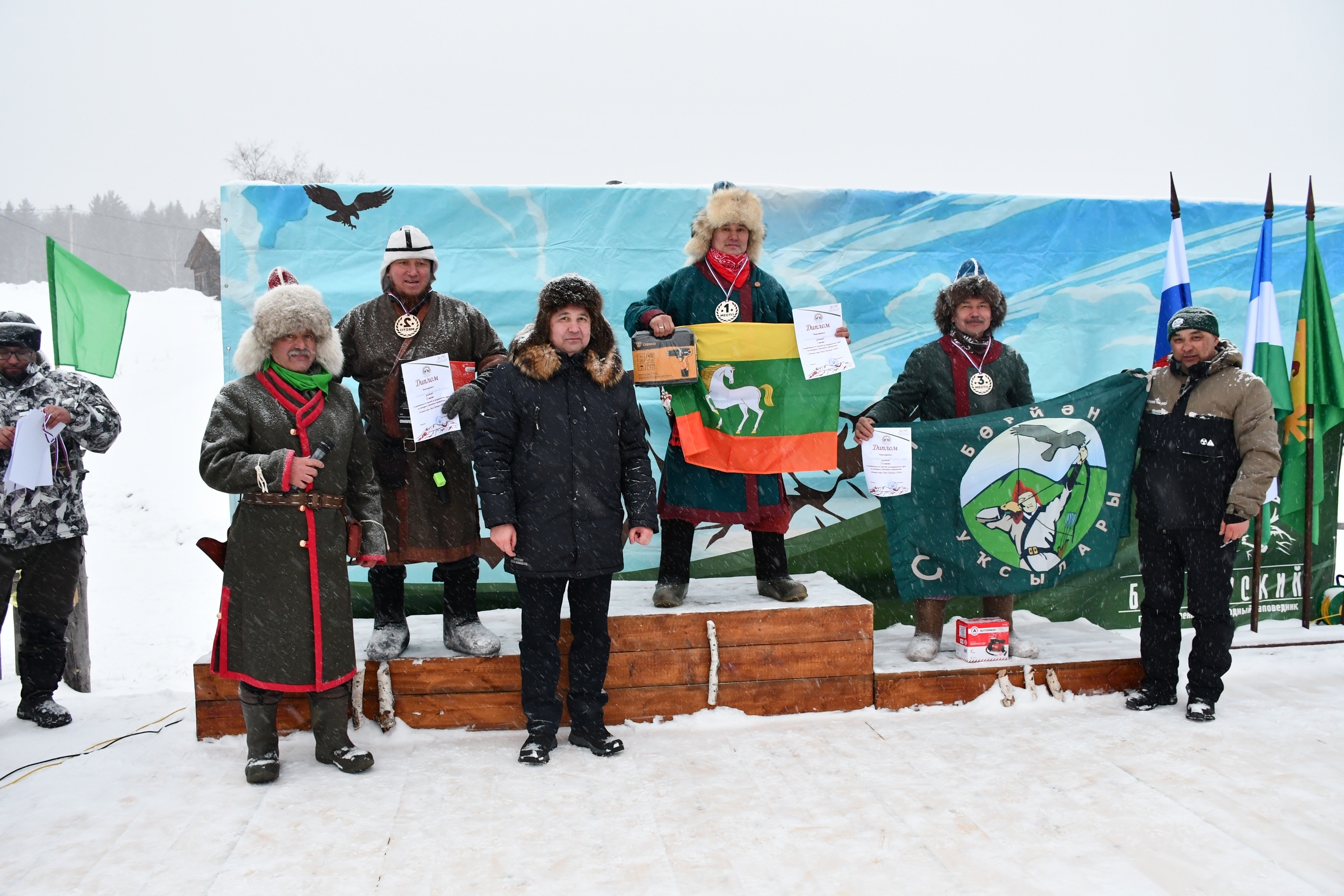 Тай бүләк иттеләр