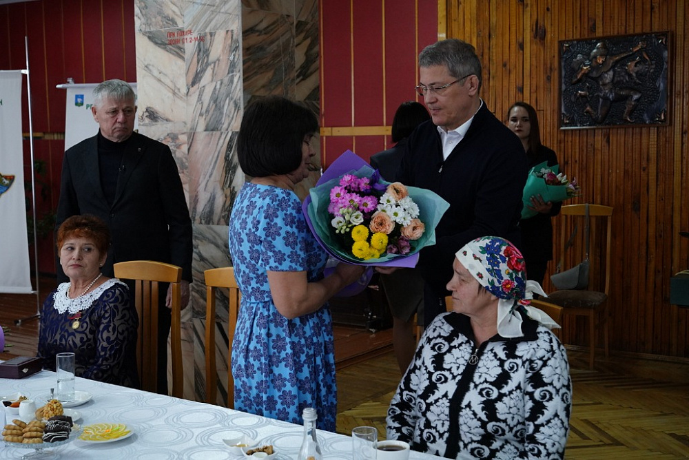 Һәләк булғандарҙың ғаиләләренә генерал Шайморатов ордены тапшырылды