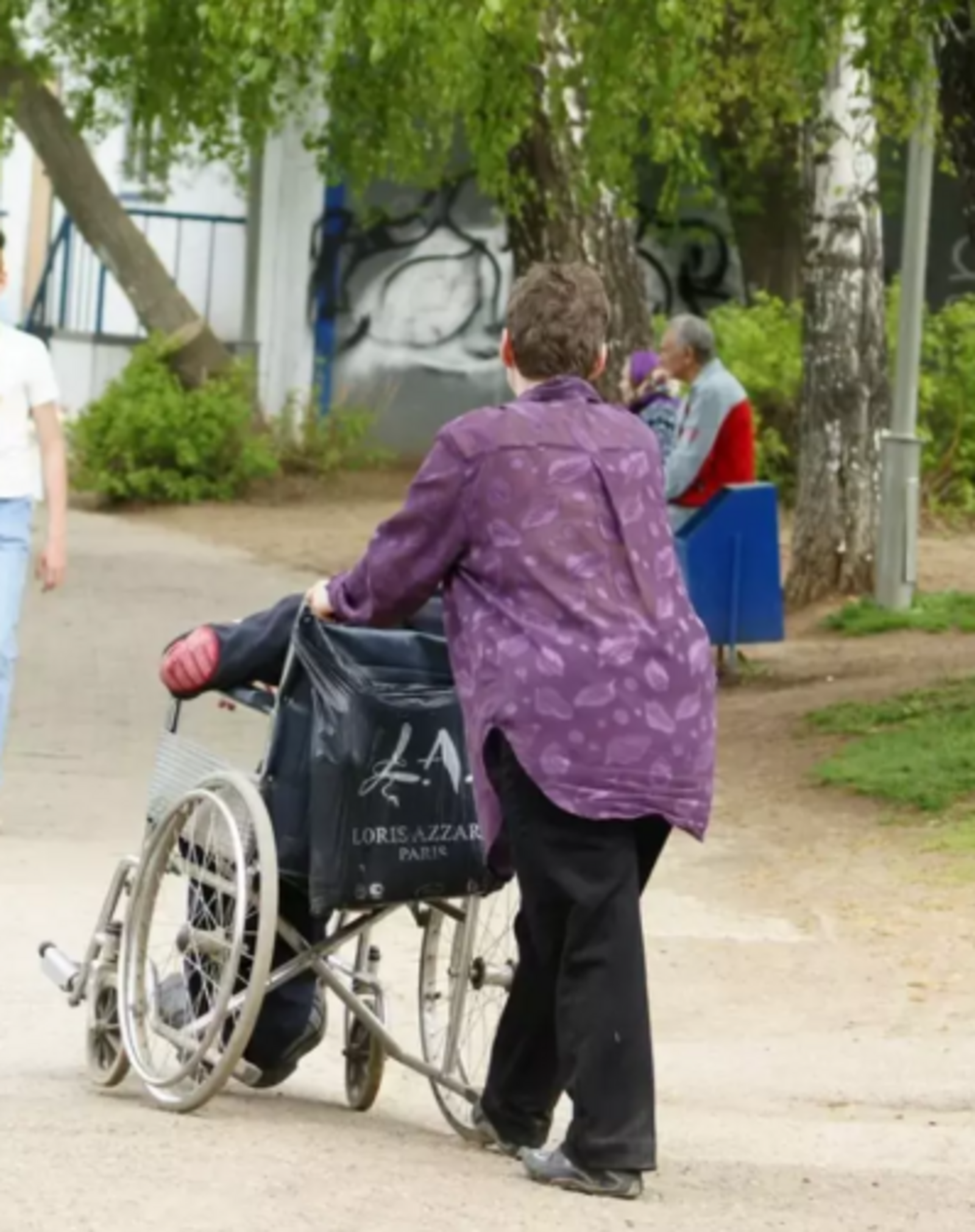 Ҡатынын дүрт бала менән ташлап киткәйне...