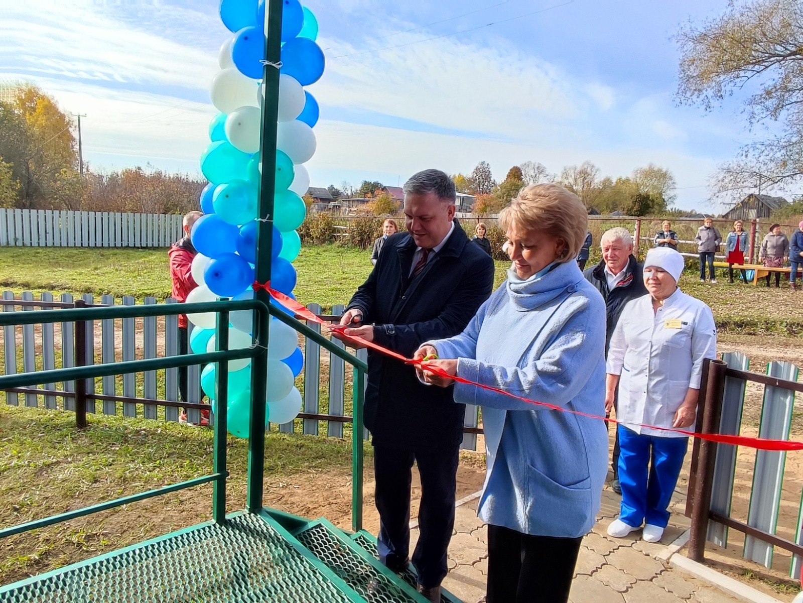 Ауыл халҡы яңы ФАП-тан ҡәнәғәт