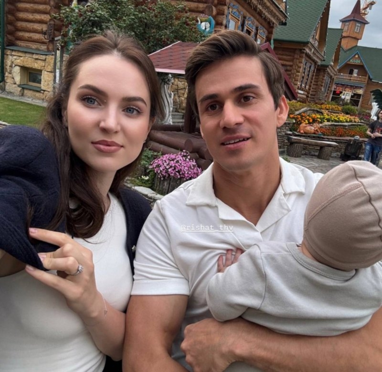 Төхвәтуллиндар икенсегә бәпәй көтәме?