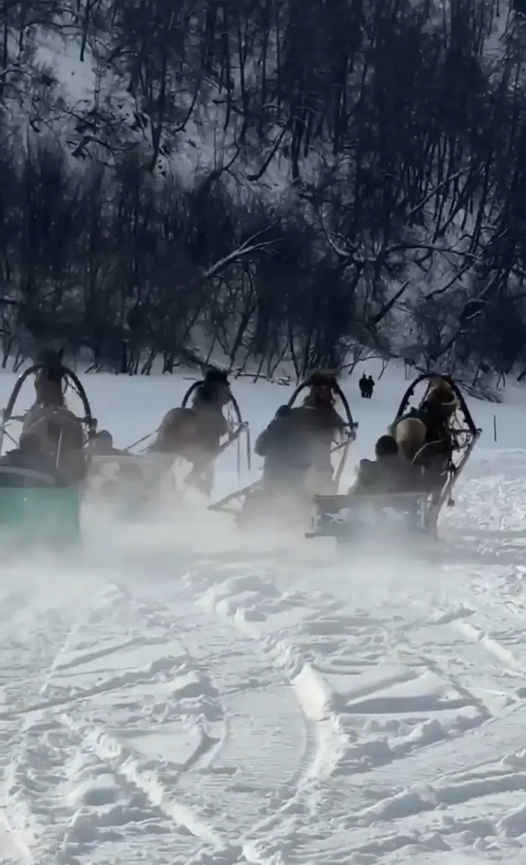 Иҫке монасиптар ат ярышы үткәрҙе