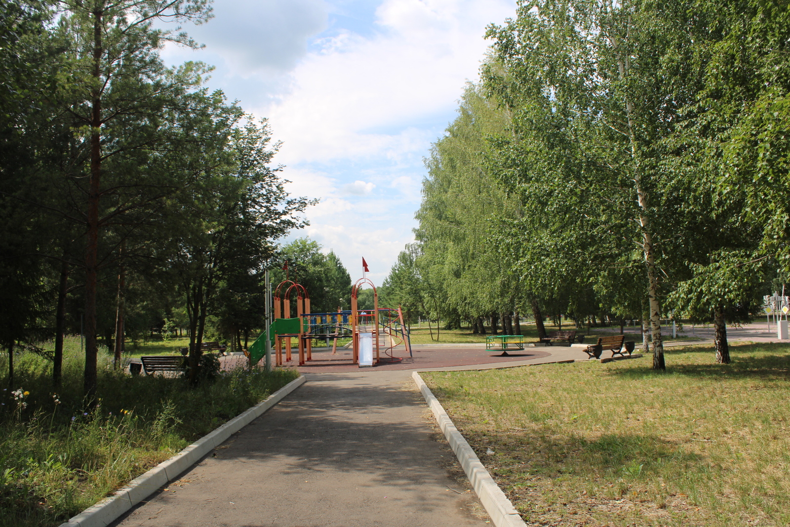 Өфөлә сквер төҙөкләндерелә