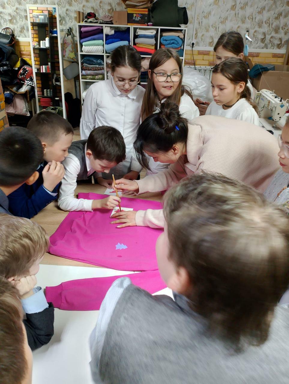 Ул теккән күлдәктәрҙе Мәскәү, Питер ҡыҙҙары кейә