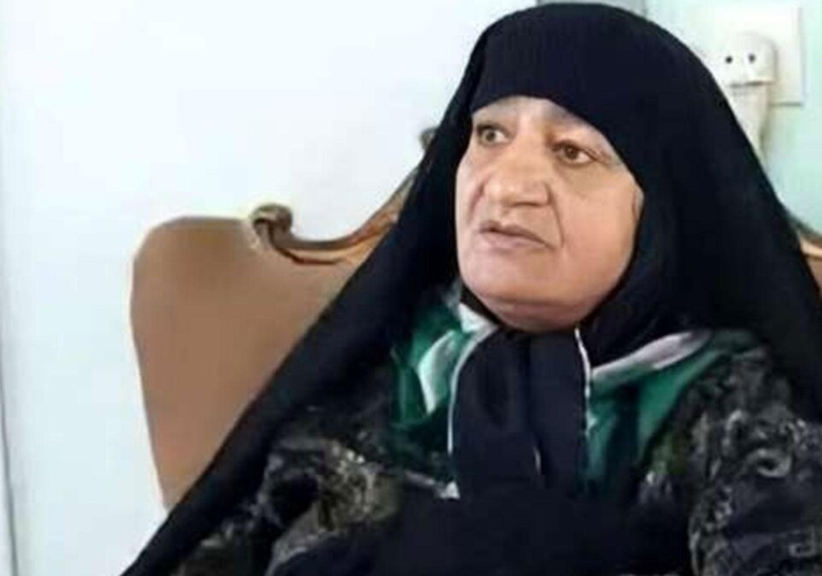 Гөлсөмдө хөкөм итәләр: ул 19 тапҡыр кейәүгә сыҡҡан, 11 ире мәрхүм...