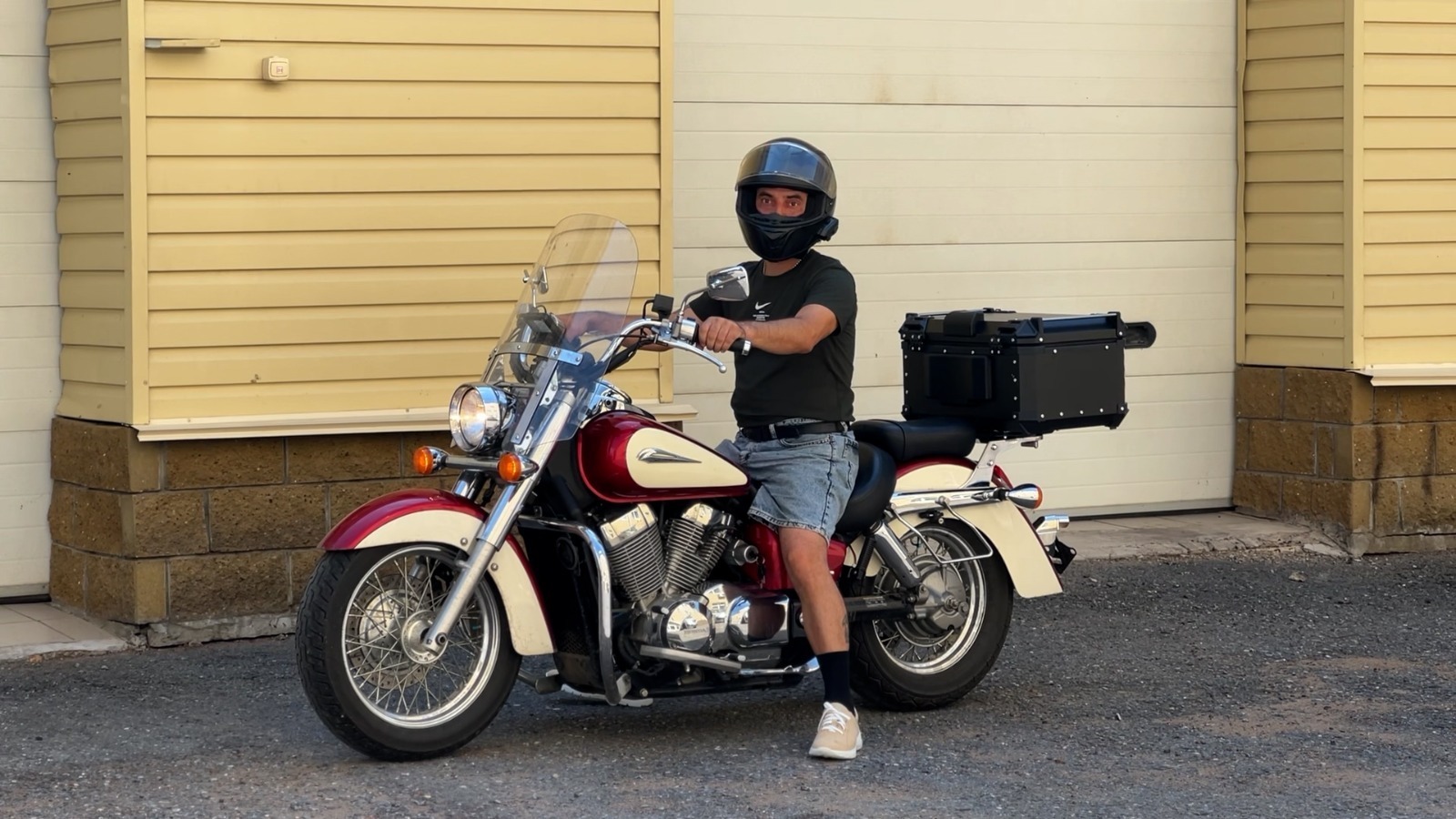 Протез менән яратҡан мотоциклында ла елдереп йөрөй