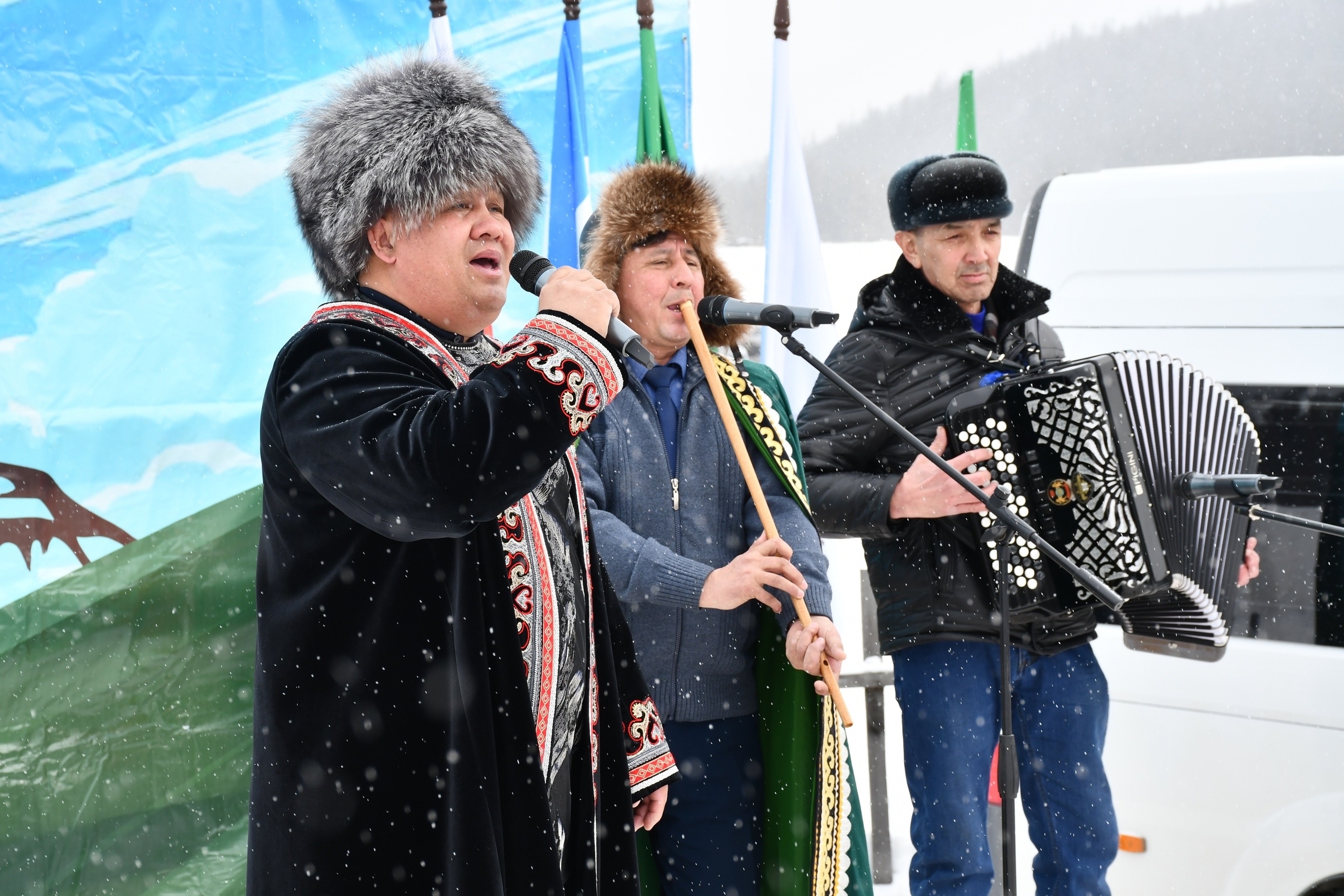 Тай бүләк иттеләр