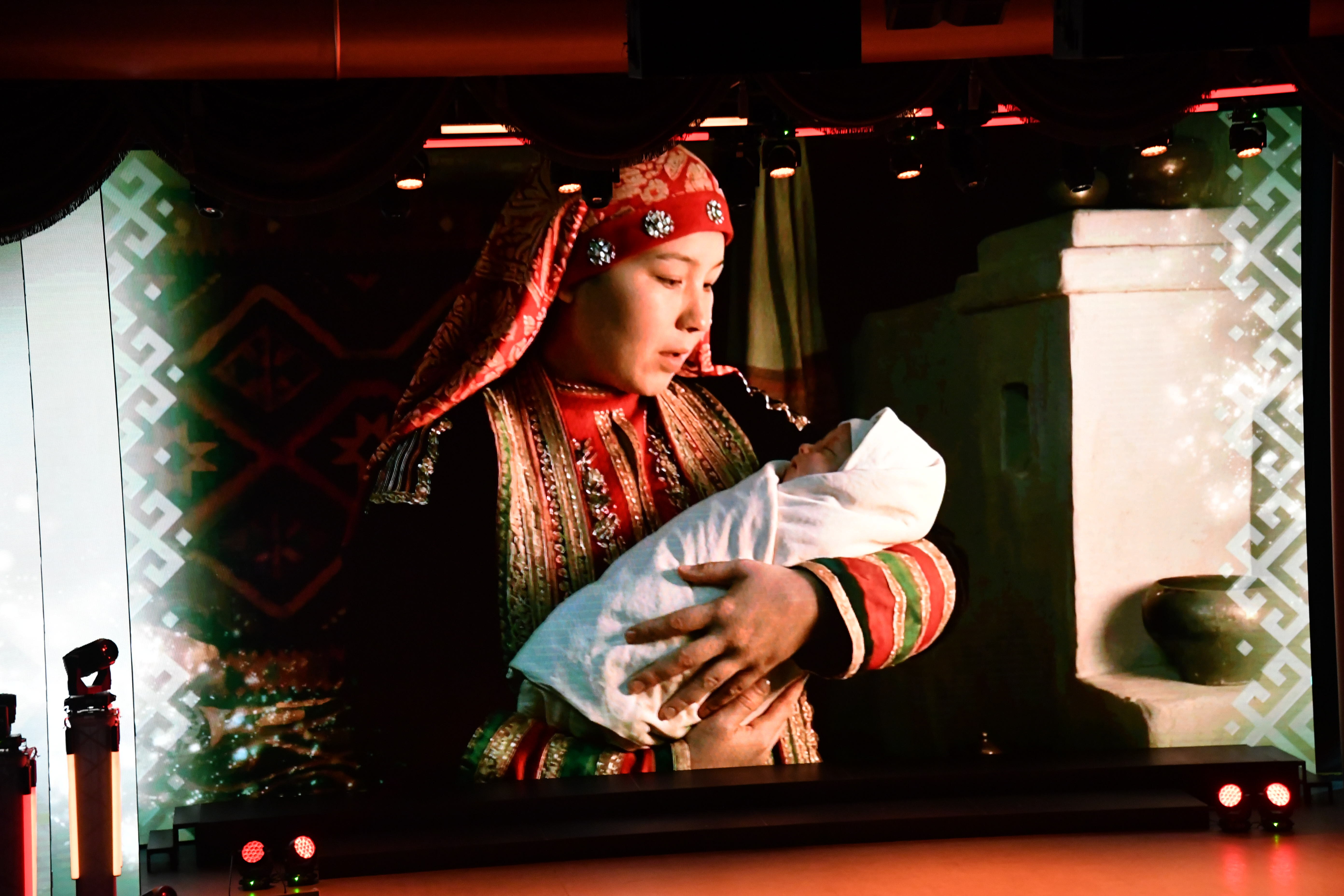 Иң әүҙем, уңған ҡатын-ҡыҙҙарҙы бүләкләнеләр