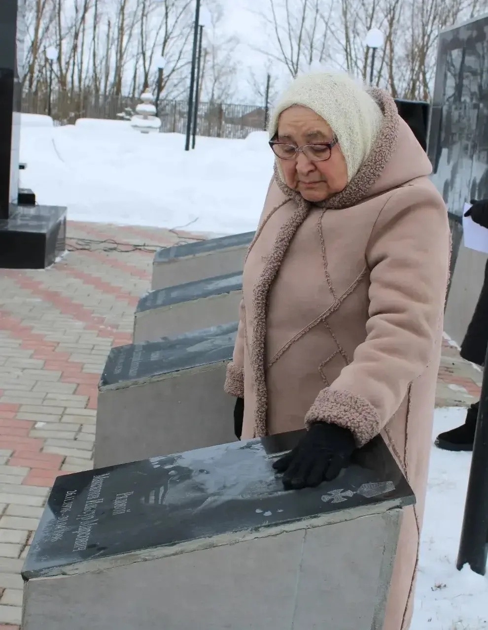 Өшкөрөүе менән имләй