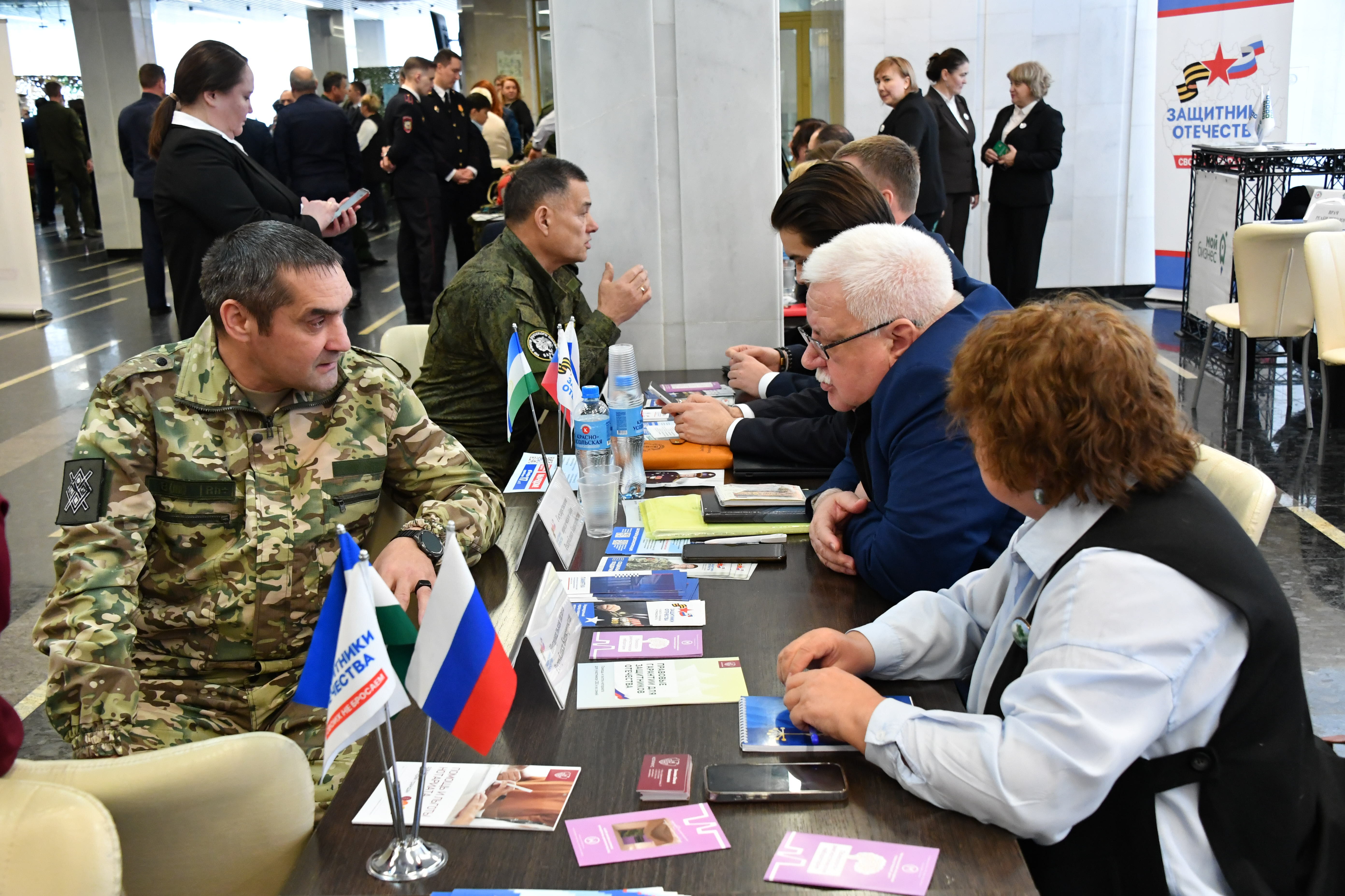 Һеҙ барҙа беҙ тыныс йоҡлайбыҙ!