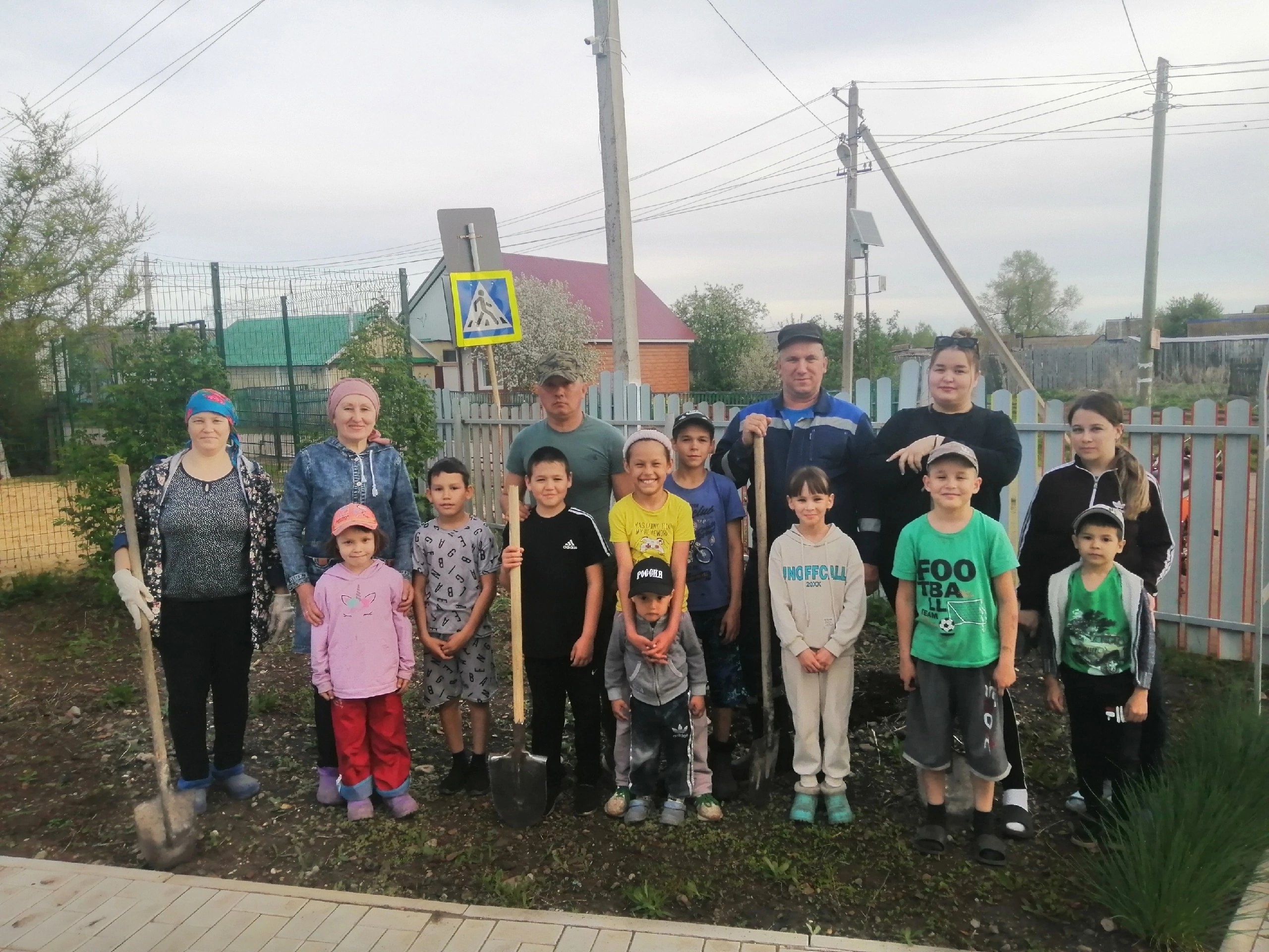 Ике мең өс йөҙ ҡарағай шаулап үҫәсәк