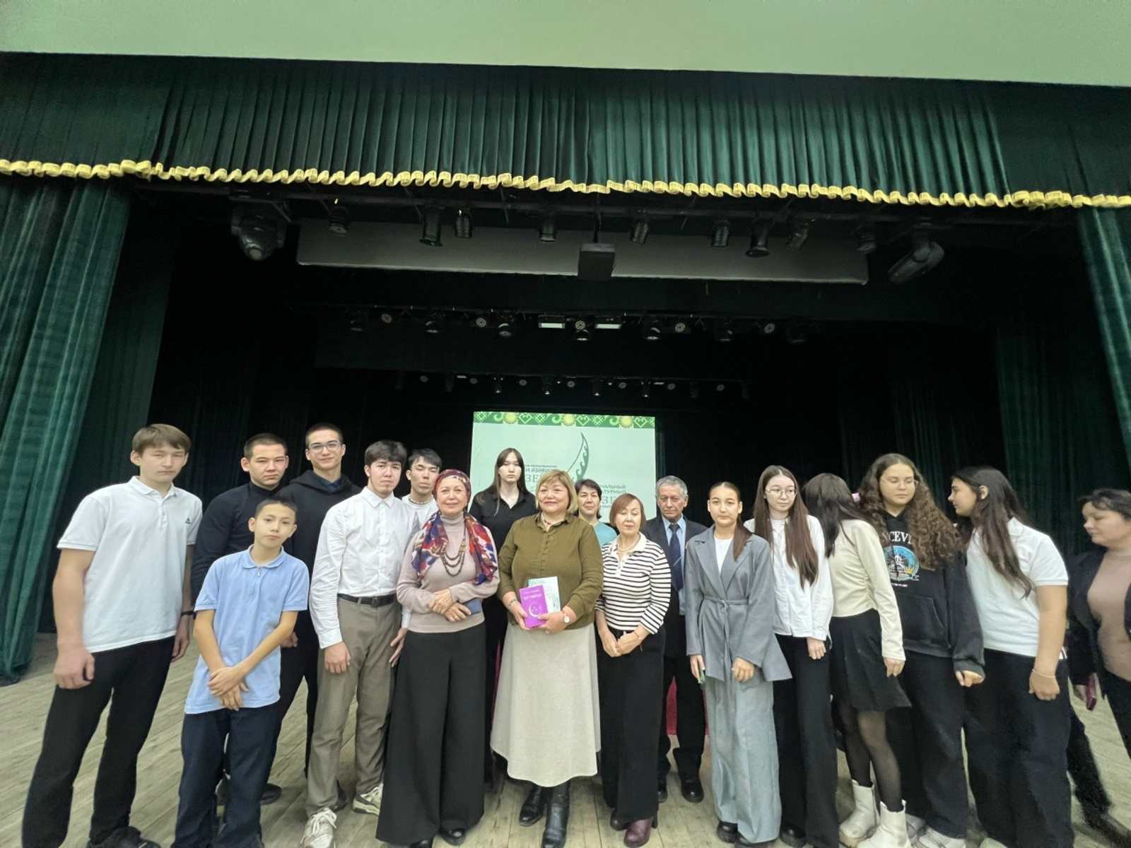 Балалар шиғыр ярата