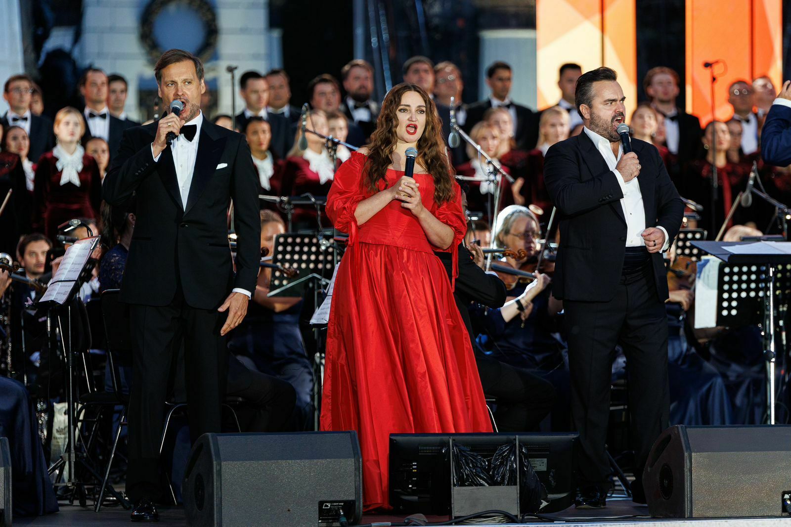 “Был йырҙар беҙгә әсә һөтө менән һеңгән”