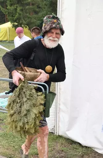 "На рахате" фестиваленән көс алып