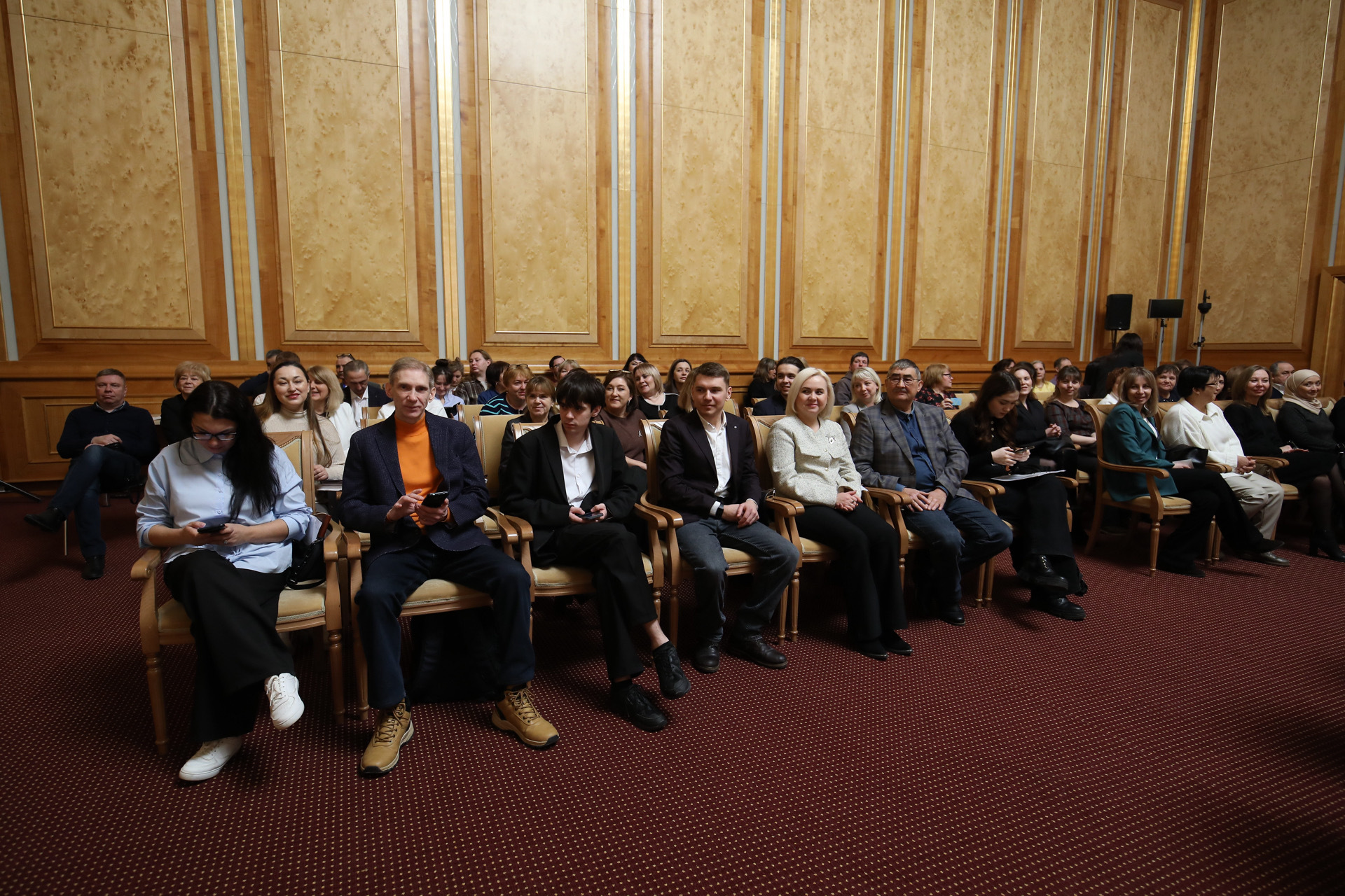 Халыҡ менән власть араһындағы күпер